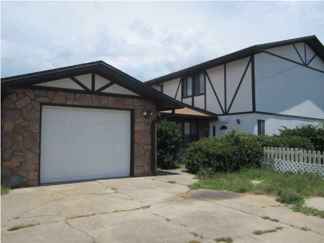 GORGEOUS TOWNHOME WITH AMPLE LIVING AREA. REMODELED KITCHEN IN 2012 TO INCLUDE CABINETS,COUNTERTOPS, SINKS AND FLOORING IN THE KITCHEN. TILE IN KITCHEN, DINING AND BATHS, CARPET IN LIVINGROOM AND BEDROOMS. AUTOMATIC GARAGE DOOR OPENER, EXTRA LARGE MASTER BEDROOM WITH 2 WALK-IN CLOSETS AND FULL BATH. PLENTY OF STORAGE. GREAT CONVENIENT LOCATION TO HURLBURT AFB AND AREA ATTRACTIONS IN FWB. THE DRIVEWAY HAS AMPLE DOUBLE SPACE PARKING IN ADDITION TO THE 1 CAR GARAGE. CALL TODAY TO MAKE AN APPOINTMENT TO VIEW. PLEASE CALL THE OFFICE NUMBER LISTED FOR ALL INFORMATION AND NOT CELL PHONE LISTED
