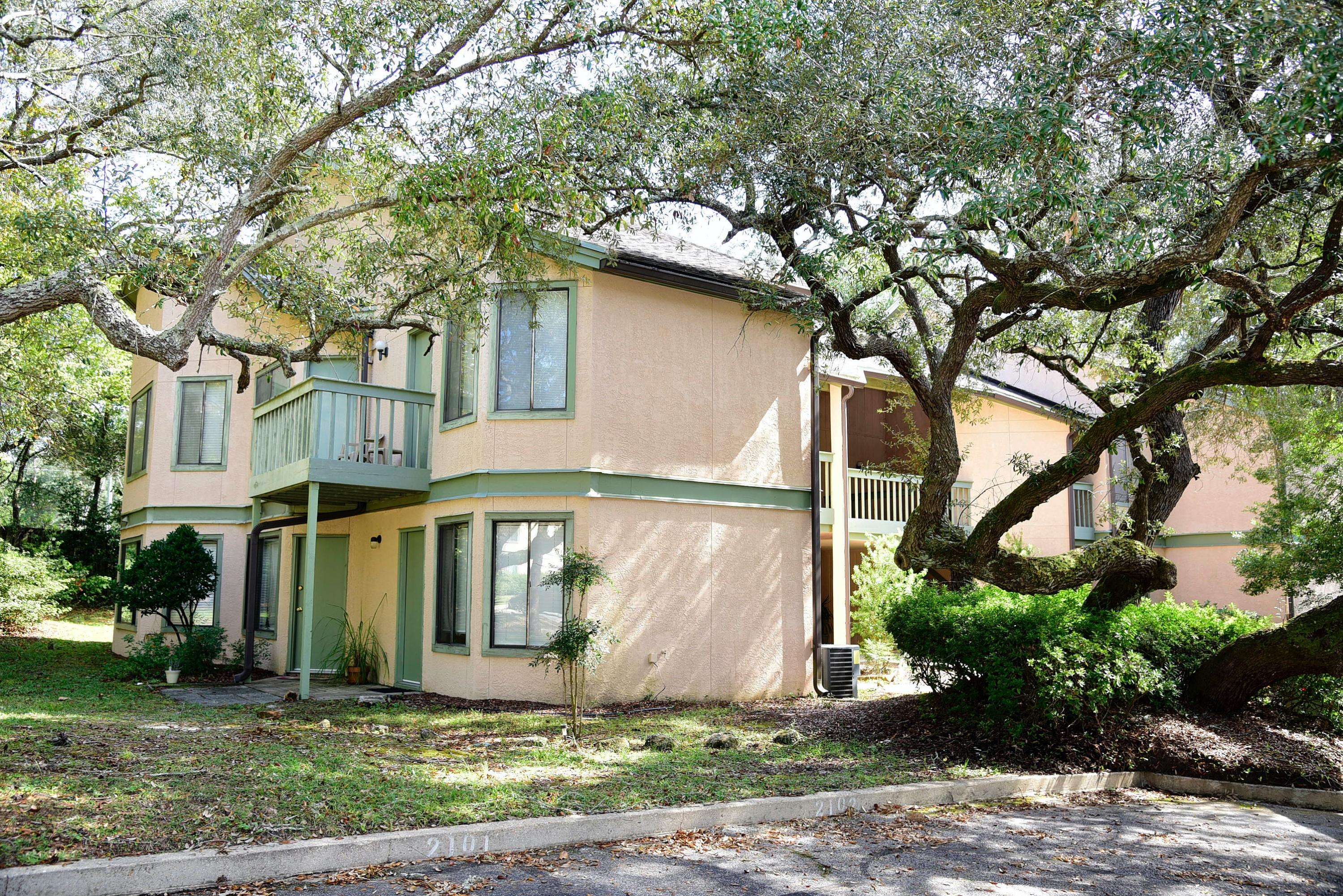 Located in the Heart of Bluewater Bay Resort, this charming and move-in ready 2 bedroom, 2 bath condo is tastefully updated with custom storm door, laminate floors & upgraded stainless appliances (ice maker not warranted). This condo is convenient to Eglin AFB, Shopping, Golf, EOD School and just a few miles from the beautiful beaches of Destin FL. This unit is complimented with a large and private screened-in porch. Washer/Dryer not warranted, Ice maker not warranted. Sorry NO pets and NO smoking. Any person 18 years old or older must complete separate applications. Renter's liability insurance required.