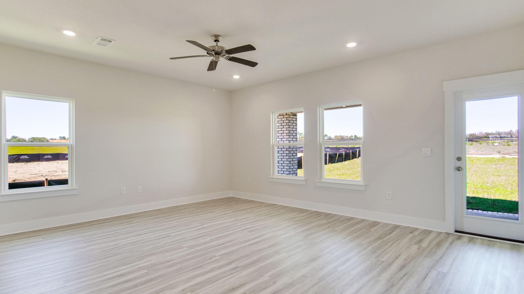 Roman Oaks - Residential