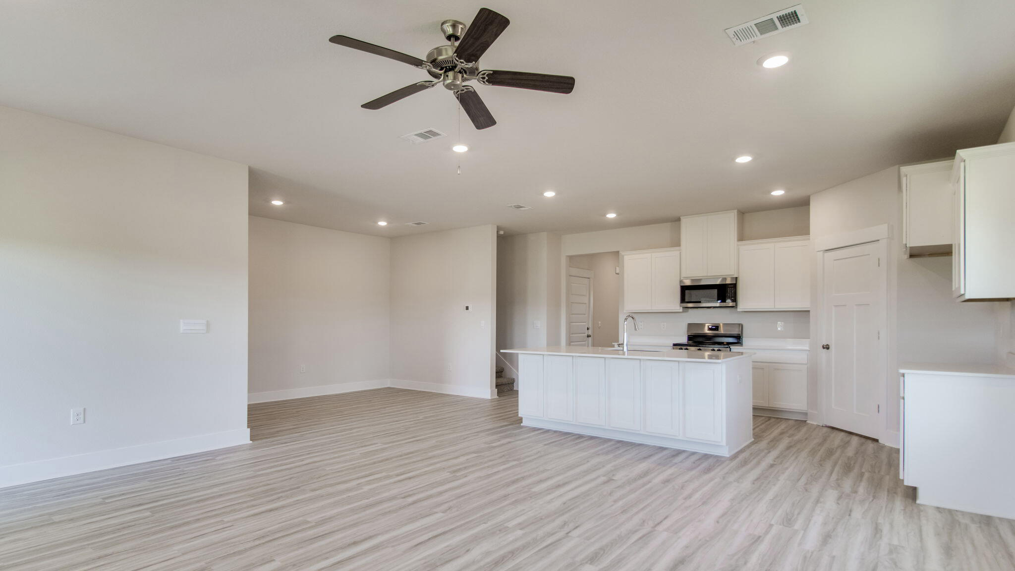 Roman Oaks - Residential