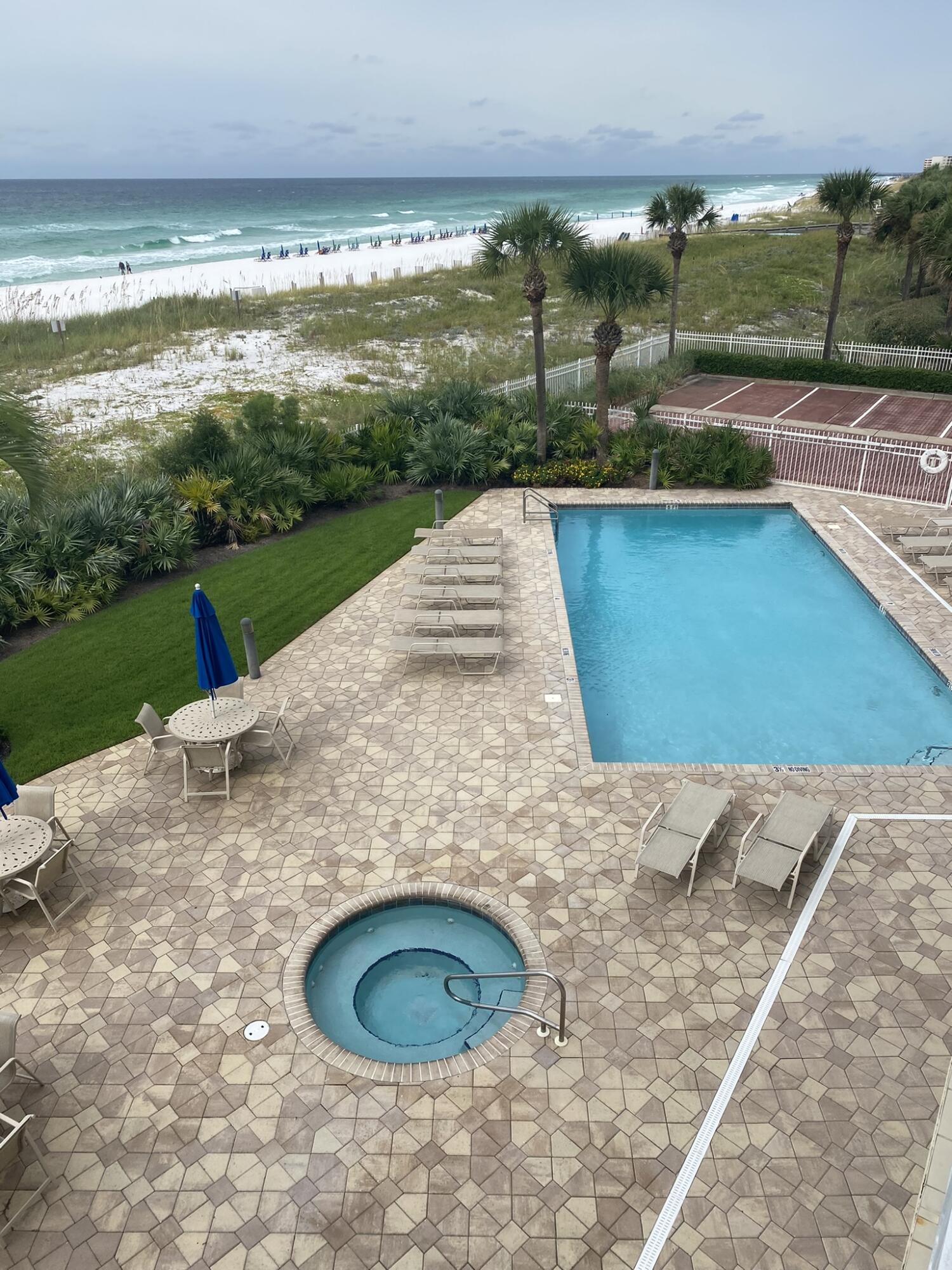 HOLIDAY ISLE TOWERS CONDO - Residential