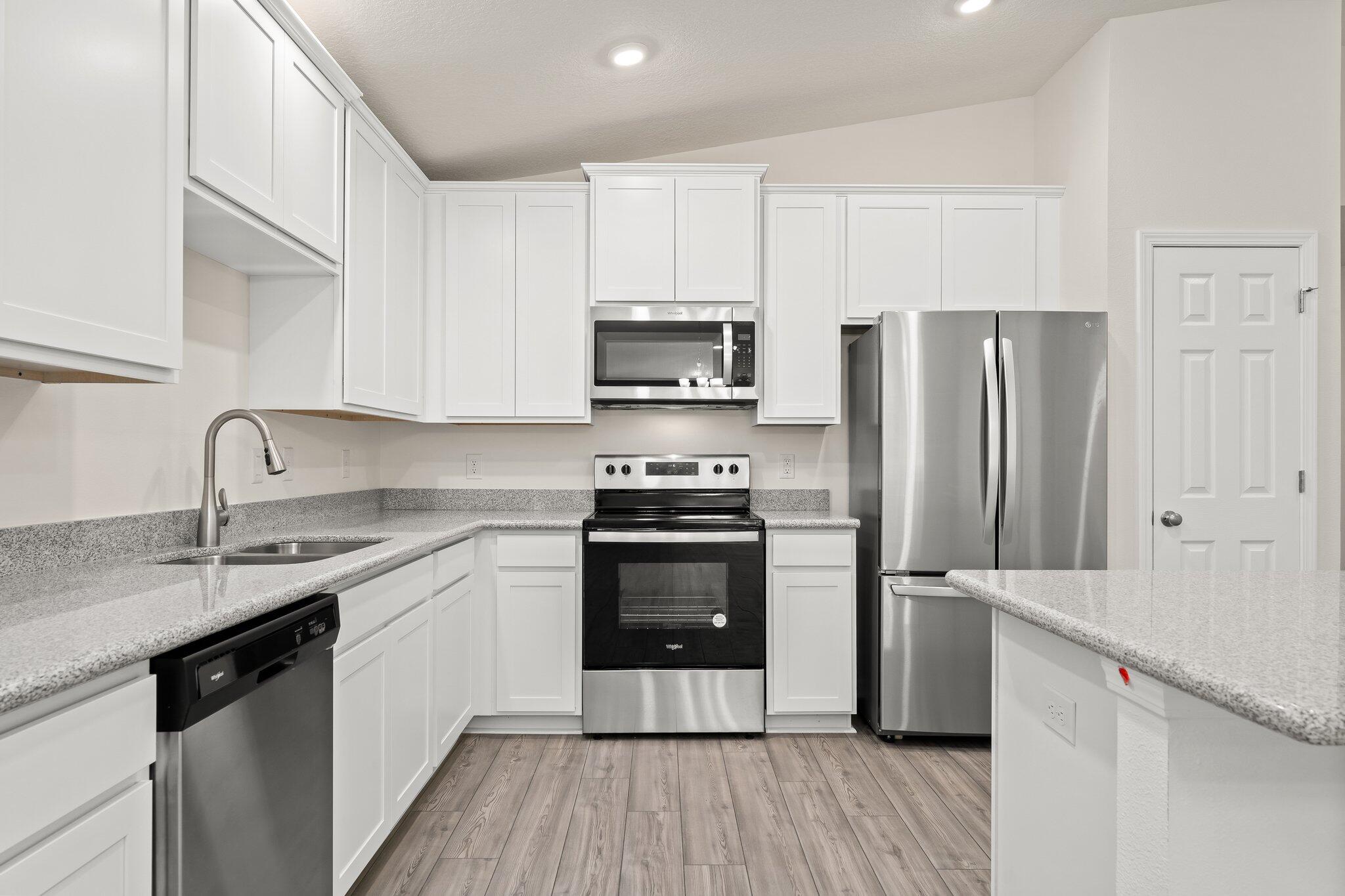 RIVERWALK PH I - Residential Lease