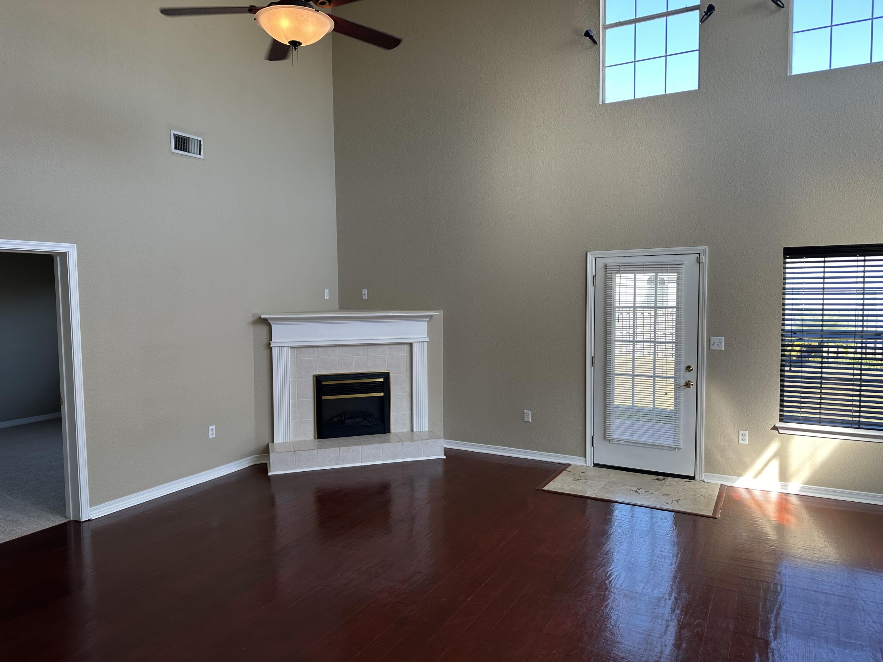 EMERALD LAKES PH 1 - Residential Lease