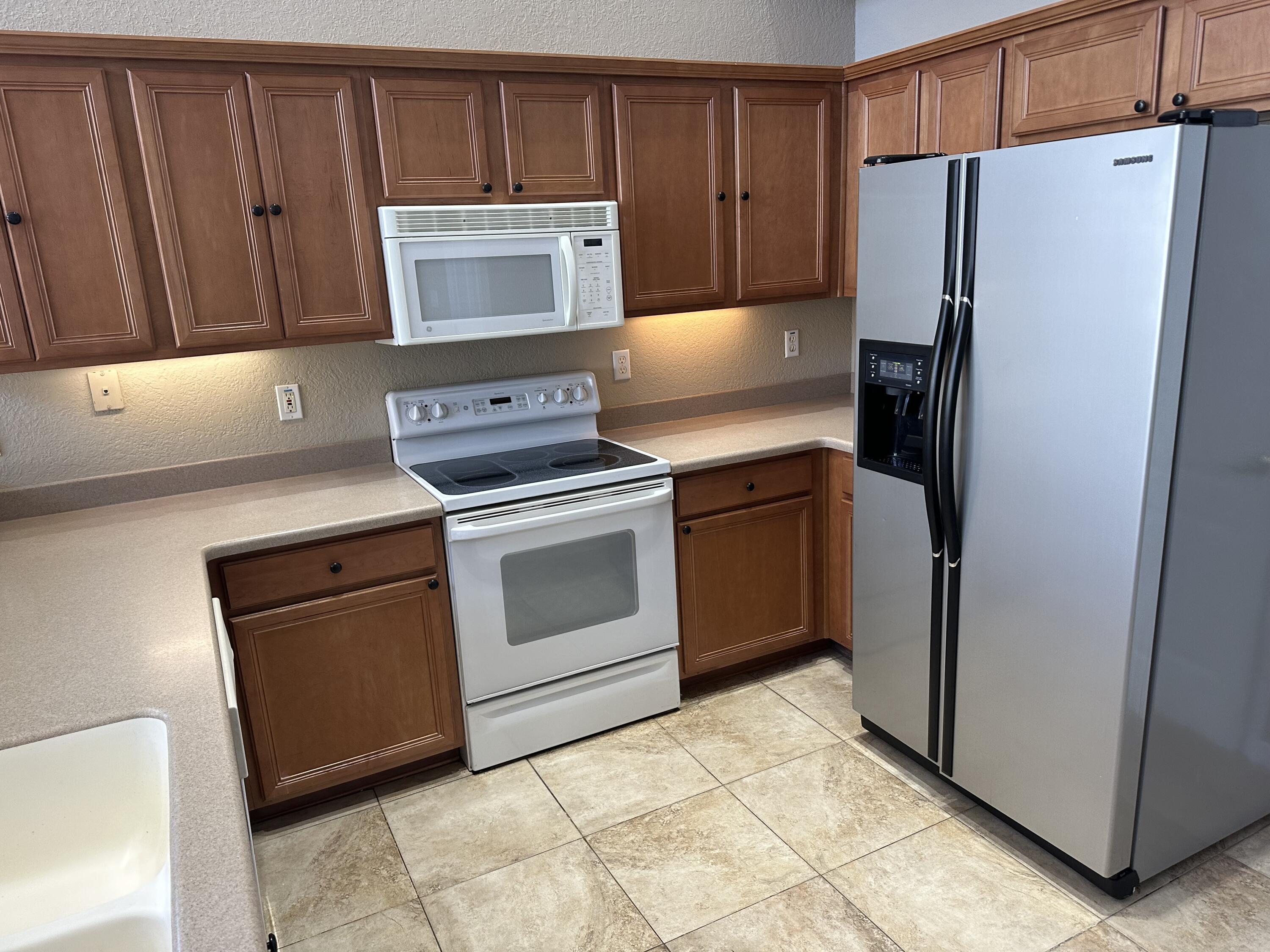 EMERALD LAKES PH 1 - Residential Lease