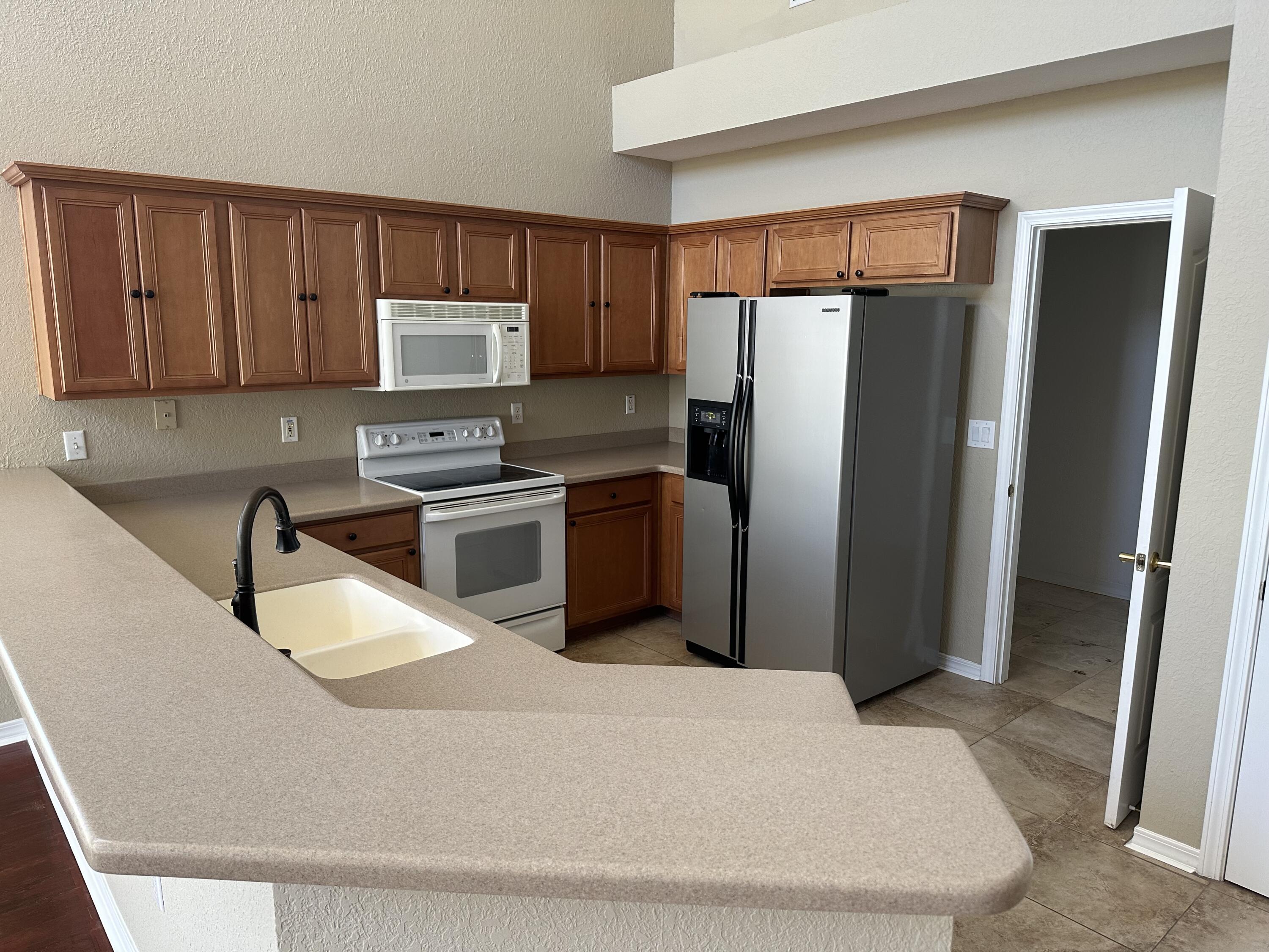 EMERALD LAKES PH 1 - Residential Lease