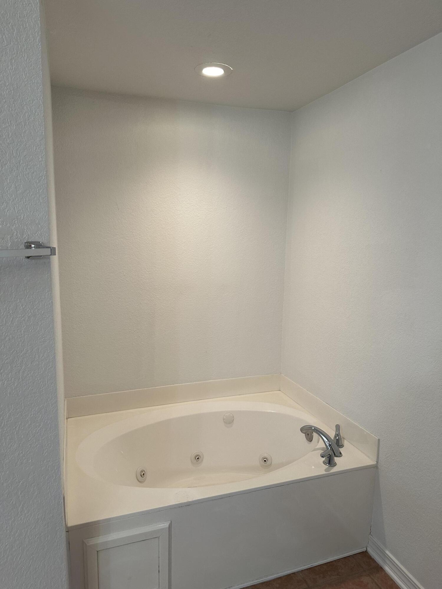 EMERALD LAKES PH 1 - Residential Lease
