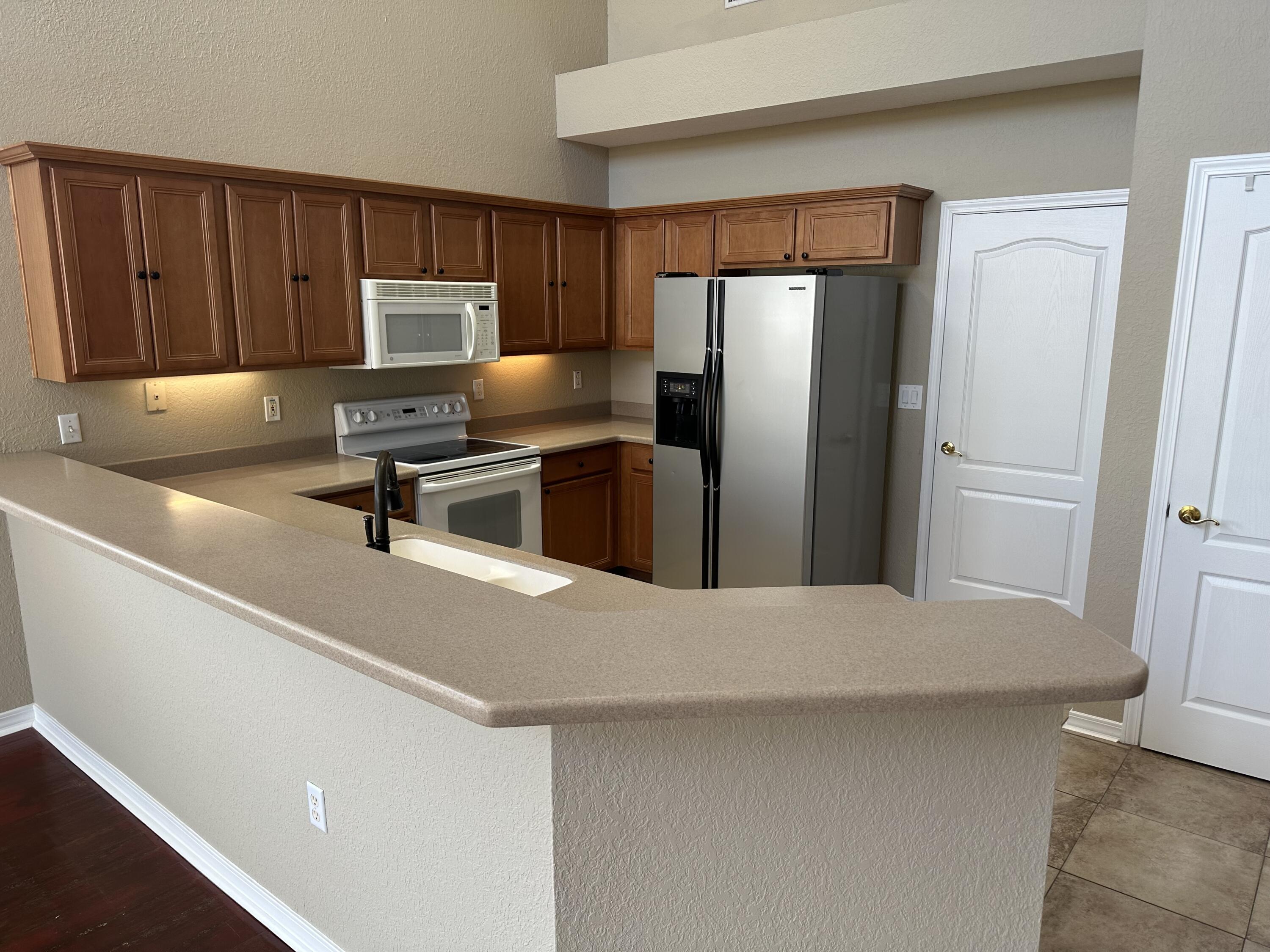 EMERALD LAKES PH 1 - Residential Lease
