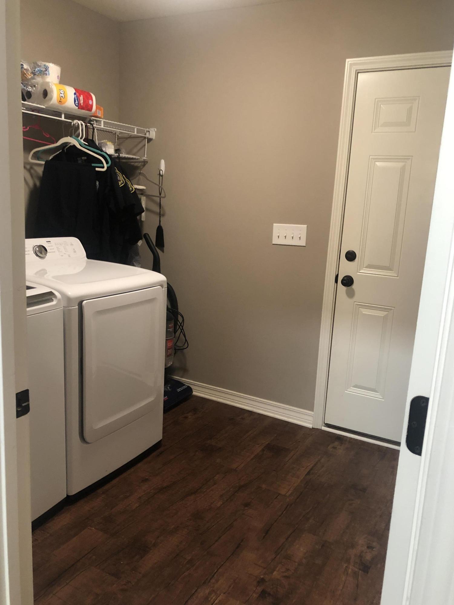 OAKDALE MINI FARMS - Residential Lease