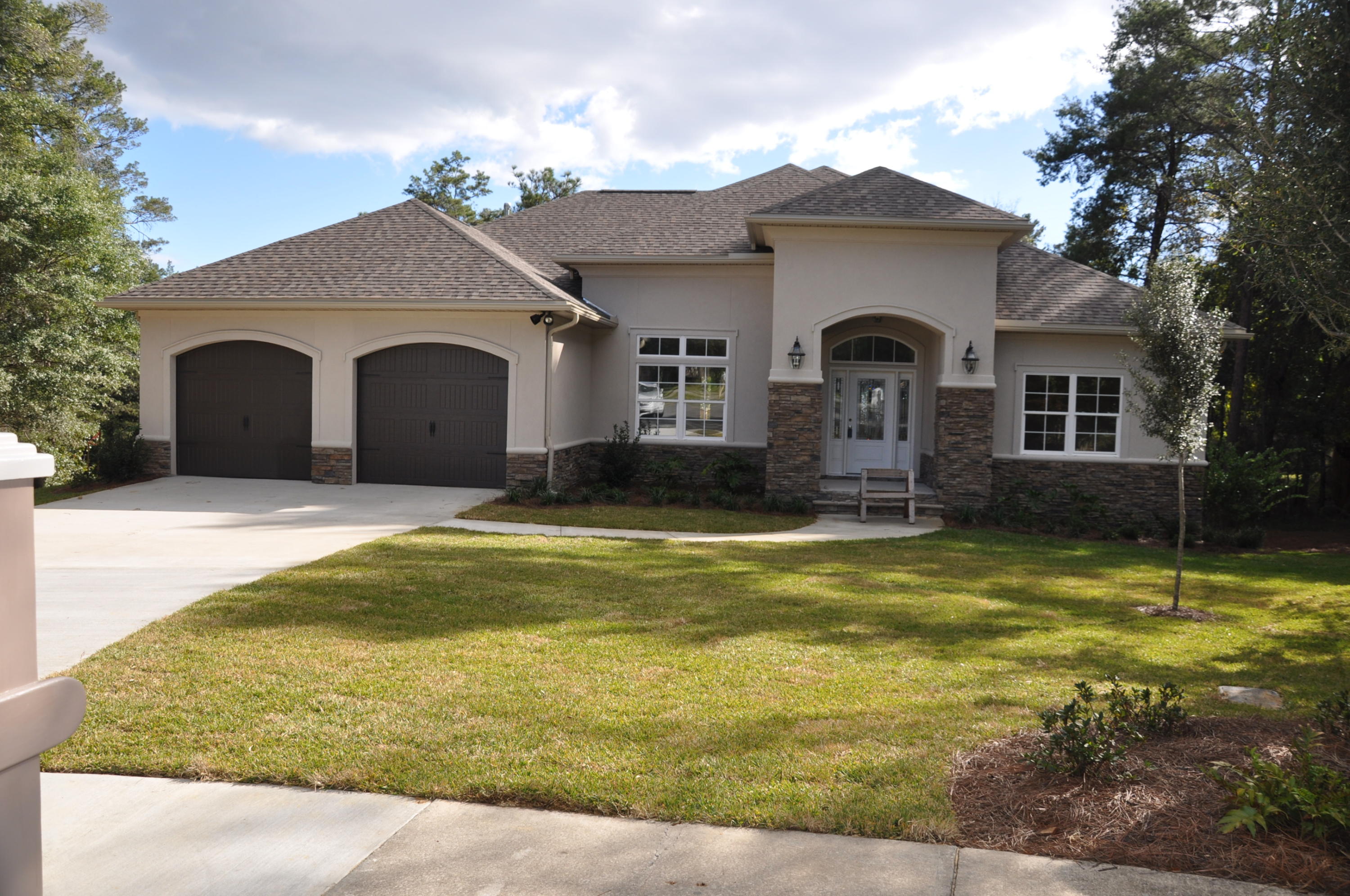 Spectacular executive home located in Swift Creek, Niceville's top upscale subdivision. This home has 4 bedrooms, 3 and 1/2 baths, library/study or office, Large great room with a gas log fireplace, and formal dining room. The large gourmet kitchen is open to the great room and to the 35x15 foot covered Balcony with an unrestricted tree top view of a green belt area. This home has ten and twelve foot elevated ceilings, and crown molding. There is a 2nd living area down stairs with a 25x17 ft rec room with wet bar, a powder room, two large bedrooms, a full bath,a exercise/TV room. Also there is over 410 sq feet of dry storage space,or work shop. This home is conveniently located just ONE block from the Swift Creek Recreational Center with an Olympic swimming pool, tennis courts, and more The Swift Creek swimming pool, tennis courts, and basket ball court.  Call for a showing.