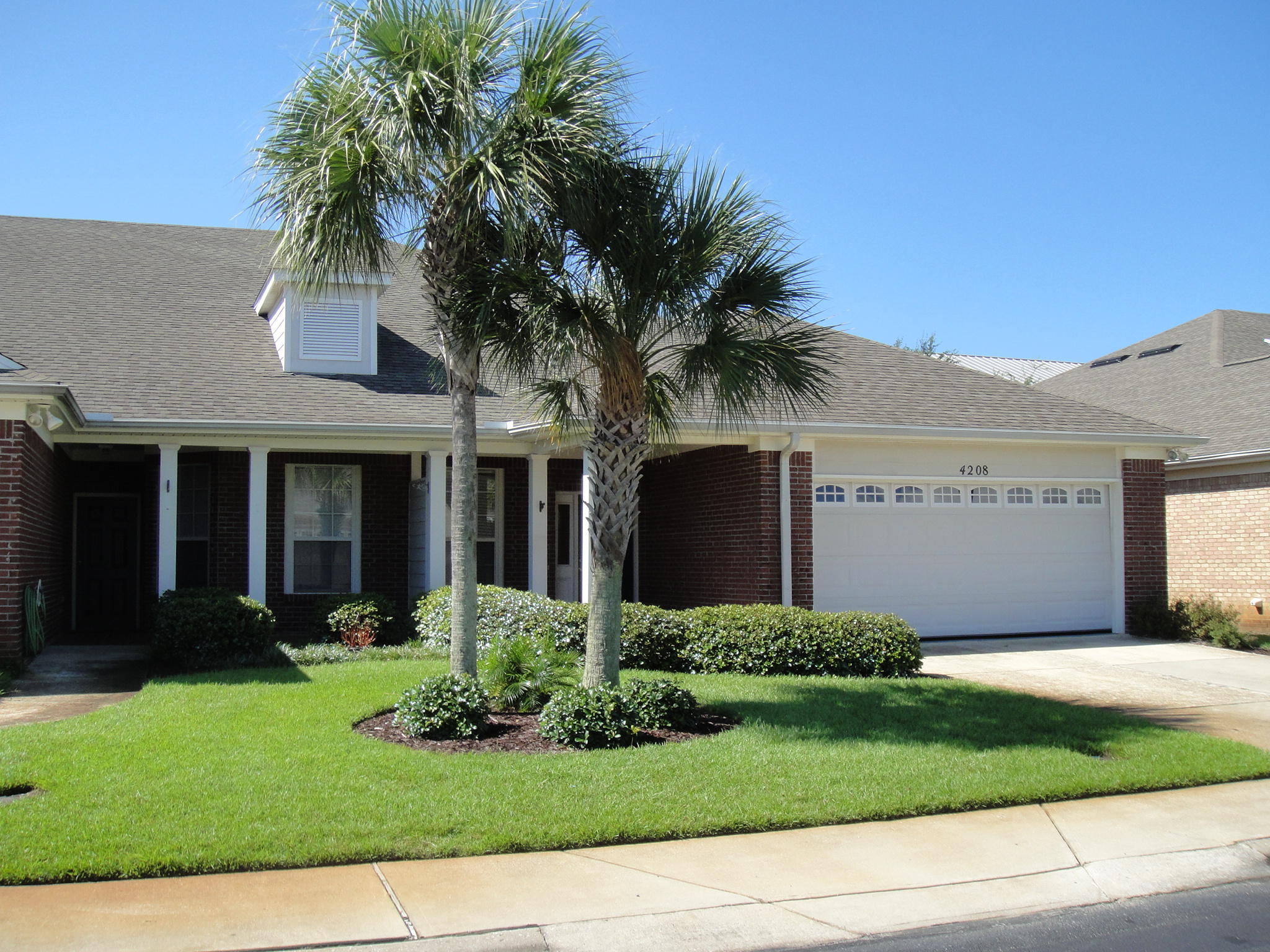 DIAMOND LAKES - Residential