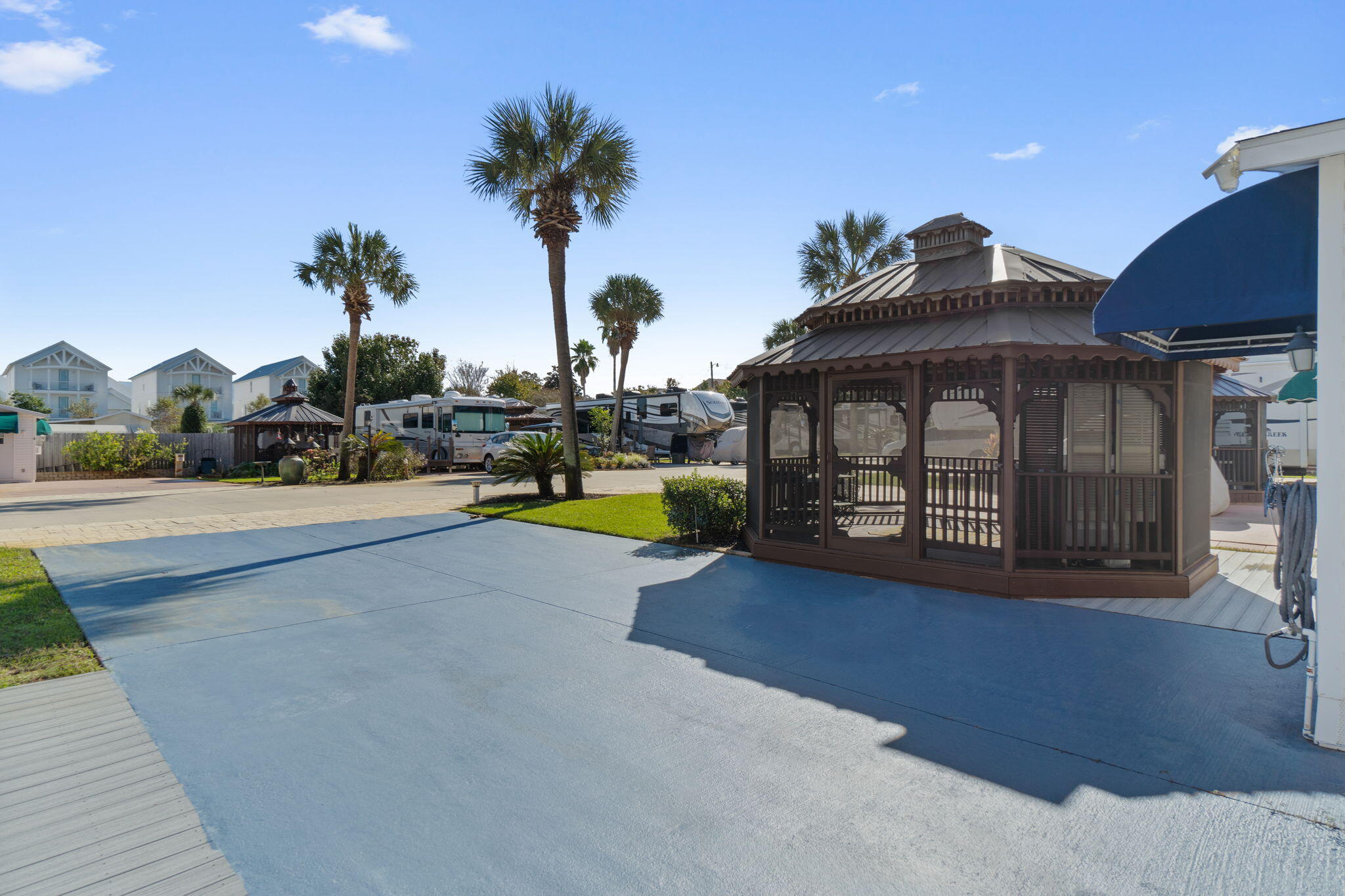 OCEANSIDE - Land
