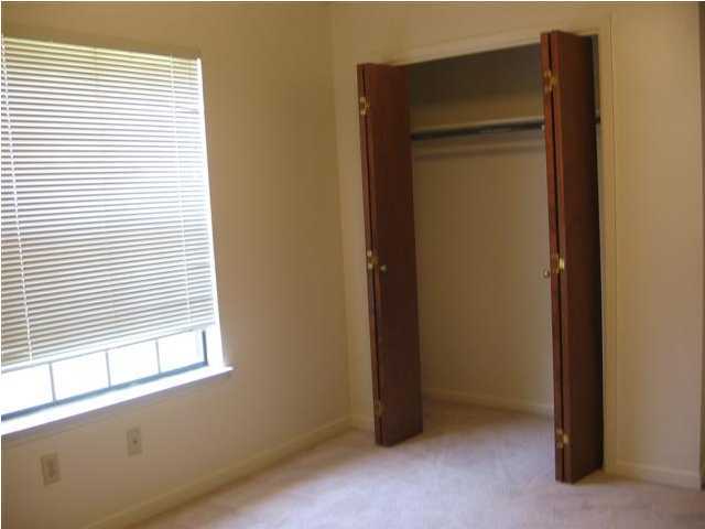 CLASSIC MANOR - Residential Lease
