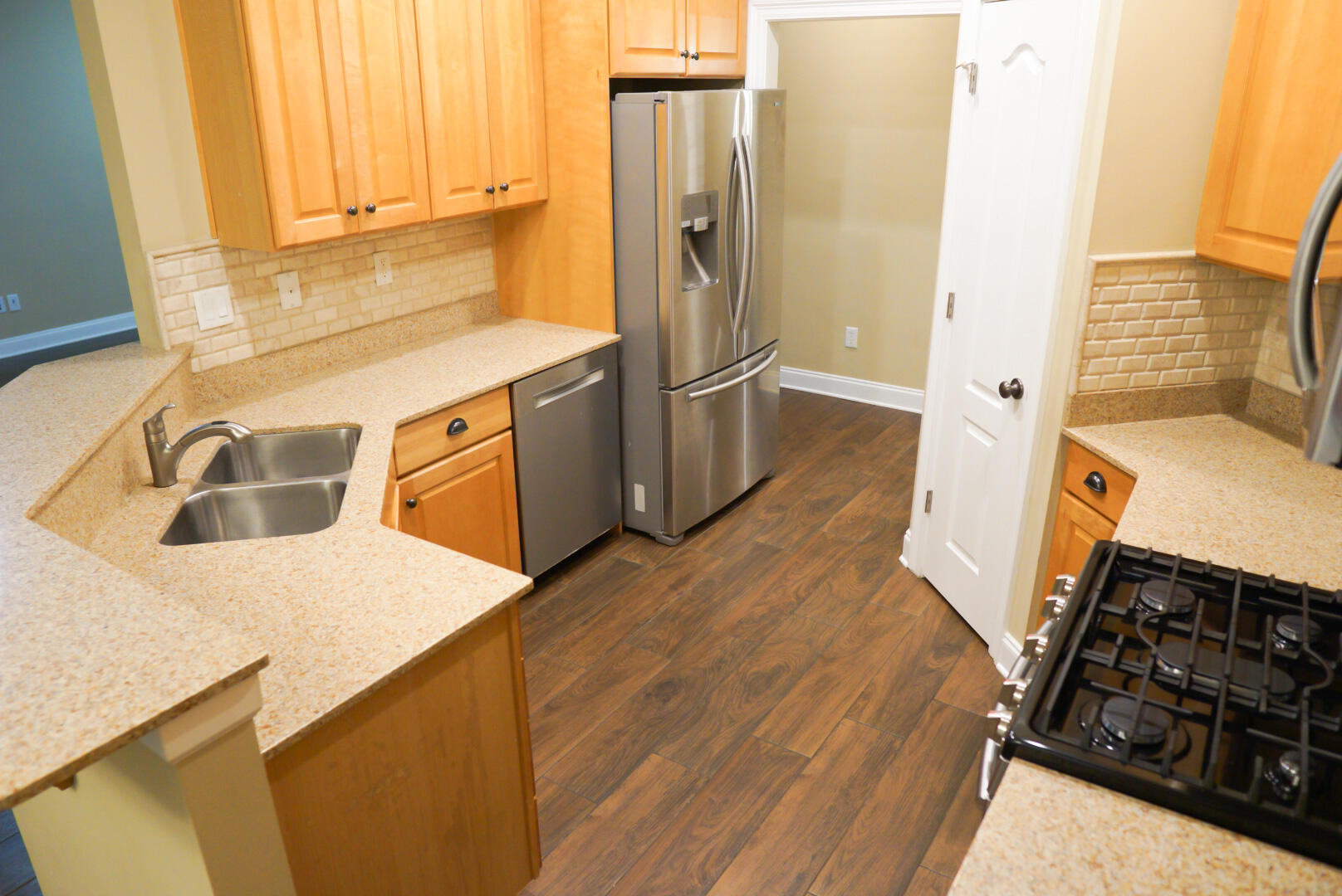 CLAIRE'S VINEYARD - Residential Lease