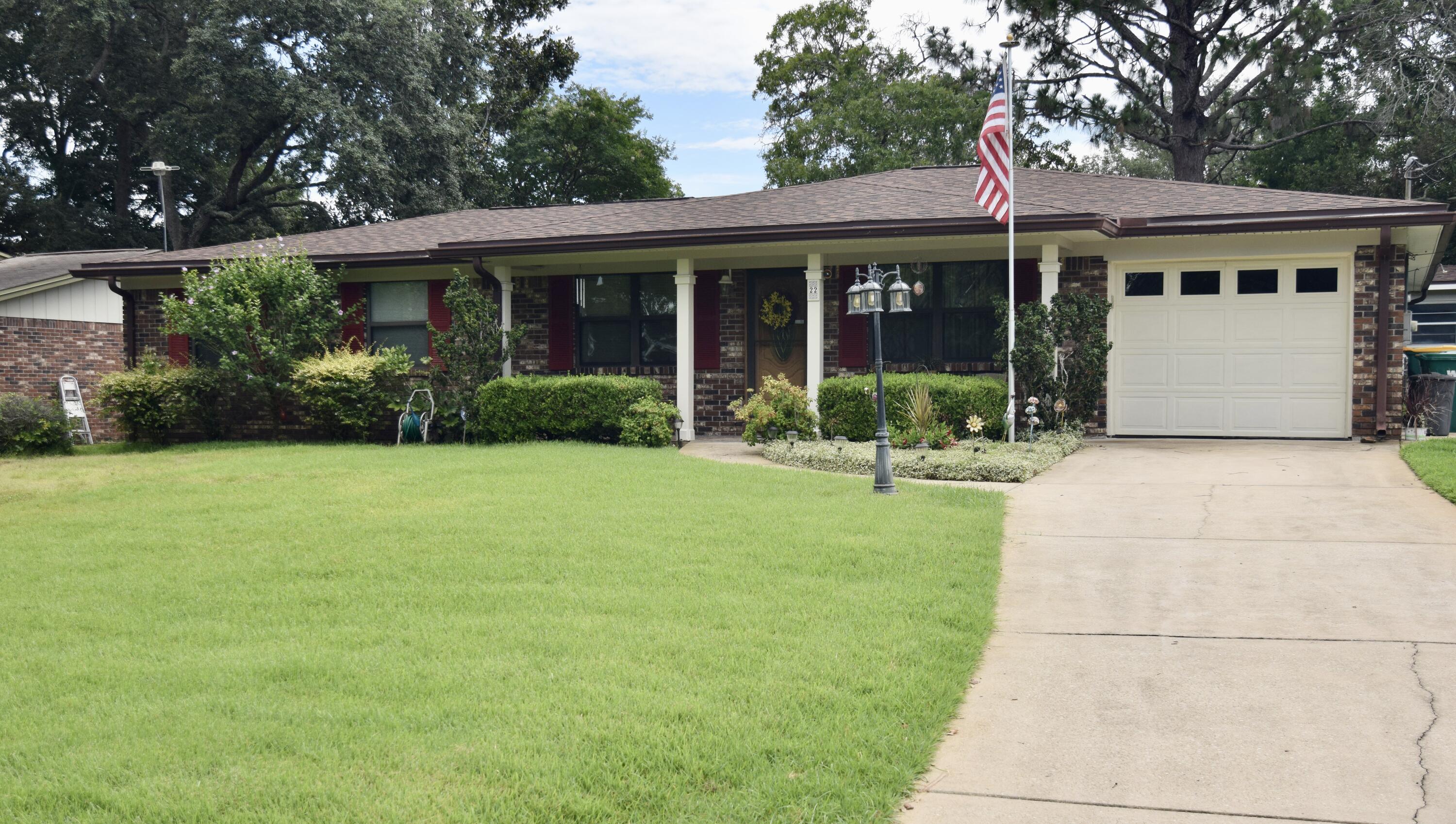PORT DIXIE S1/2 OF LOTS 26 TO 28 BLK 32 - Residential