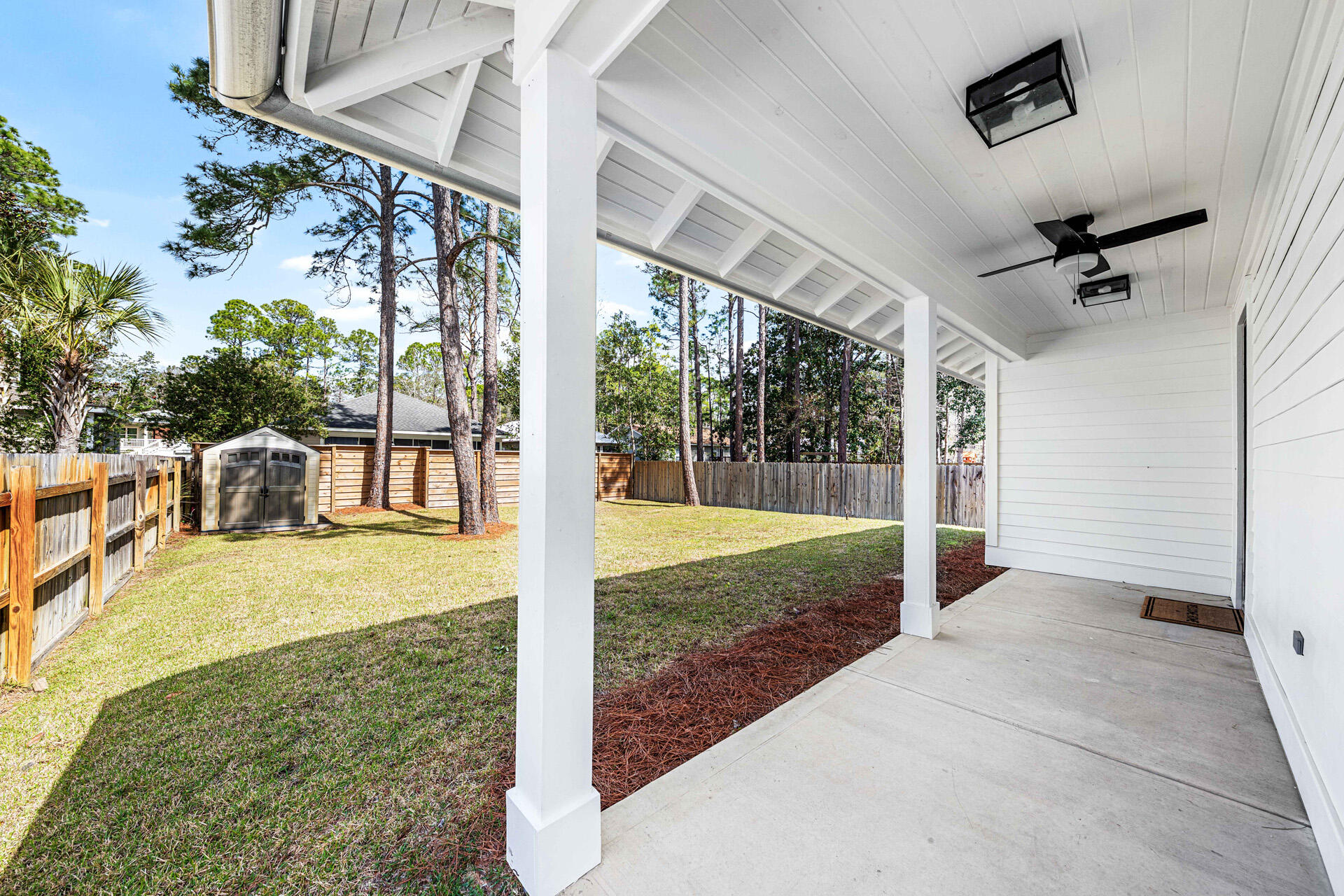 MAGNOLIA BEACH - Residential