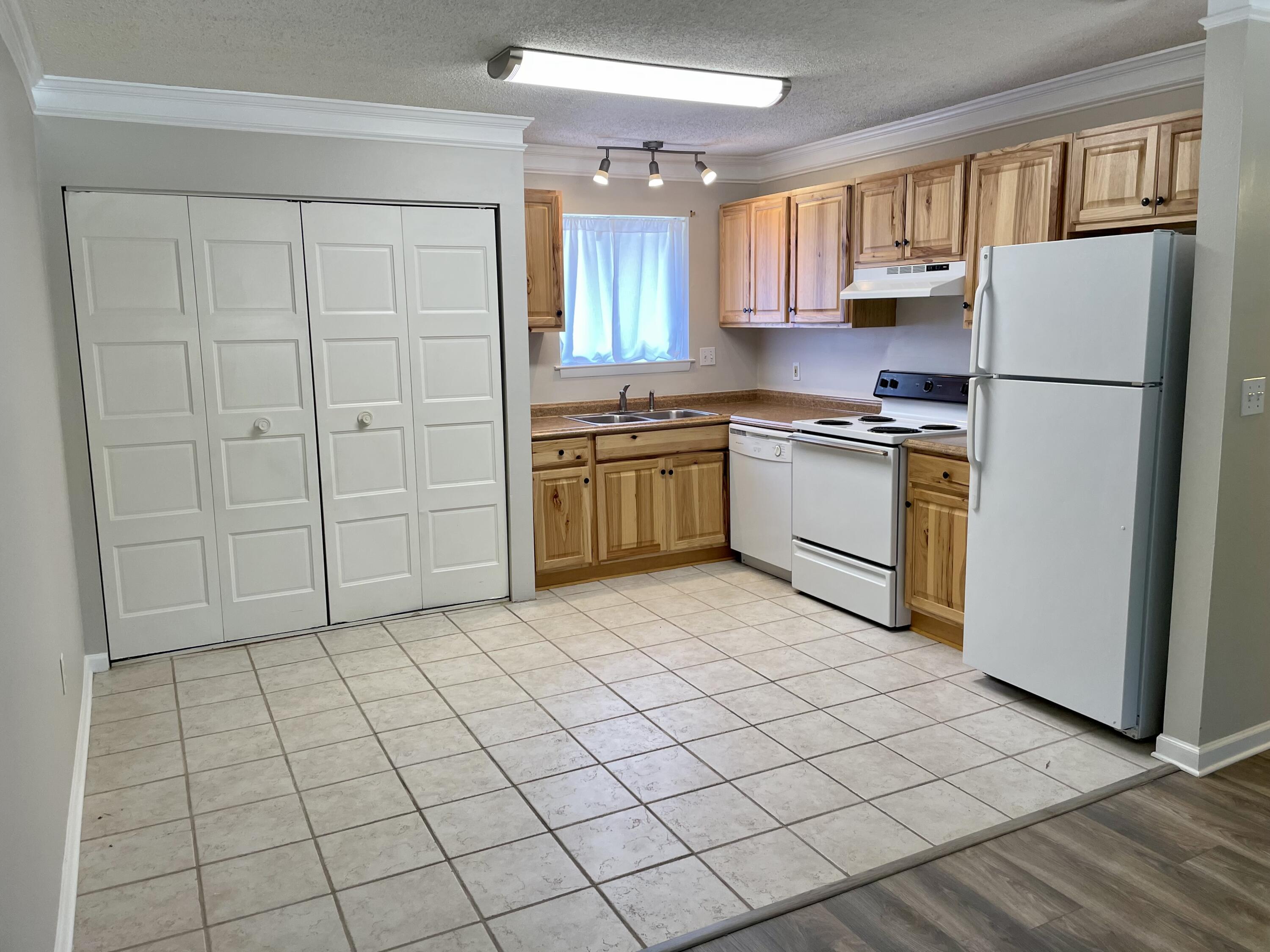 COLLEGE PARK CONDO - Residential