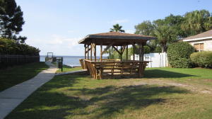 BAYSIDE - Land
