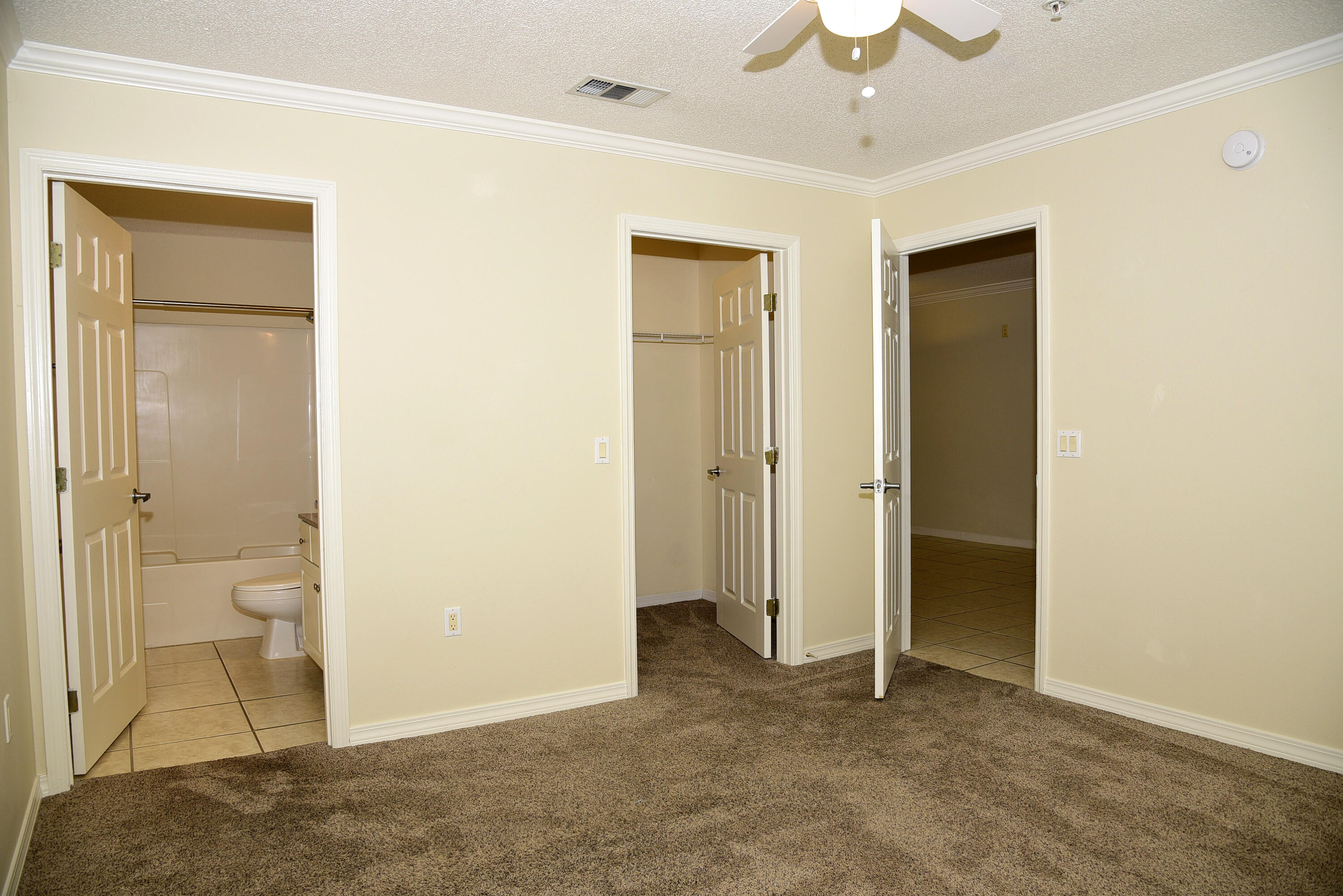THE FLORIDA CLUB - Residential Lease