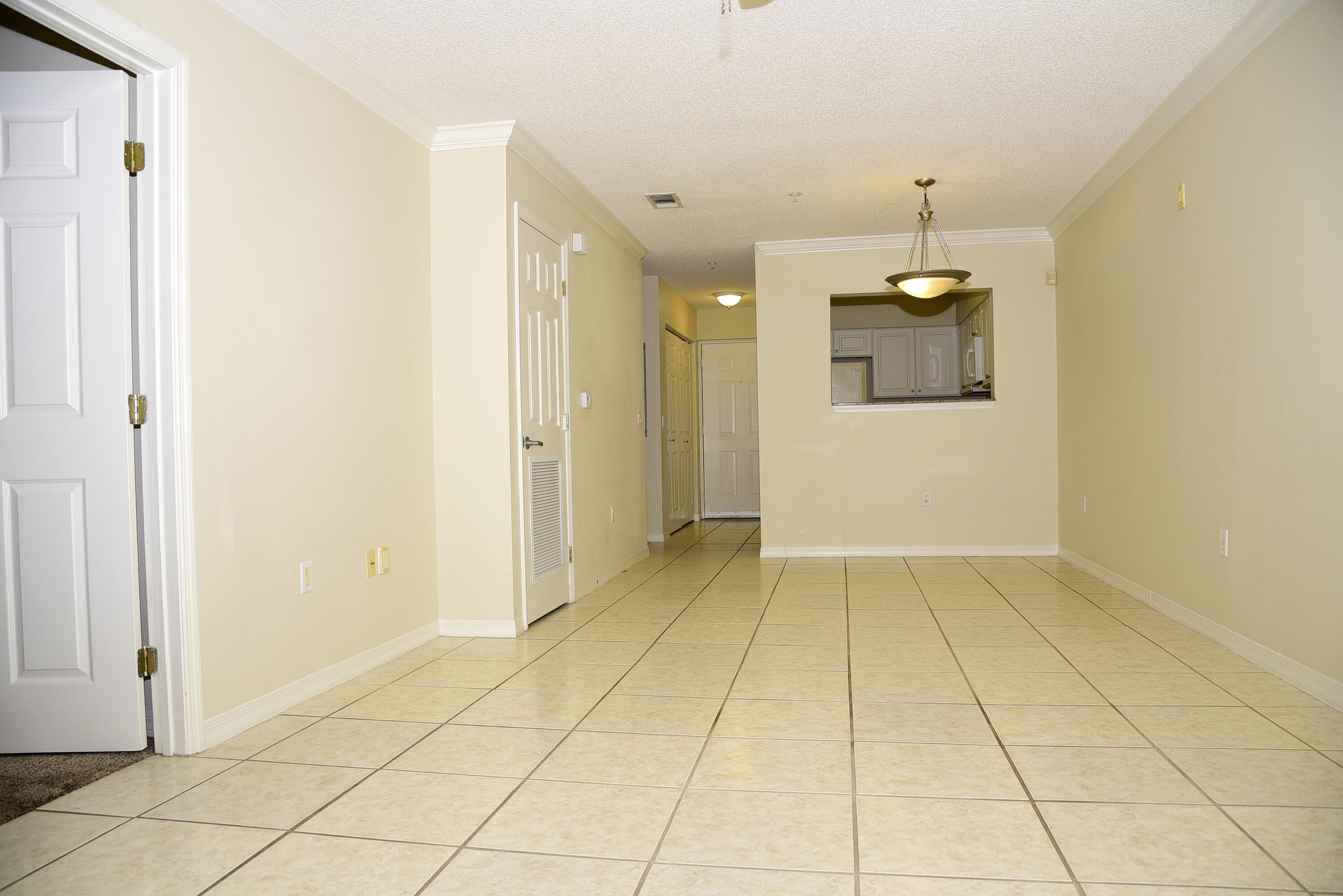 THE FLORIDA CLUB - Residential Lease