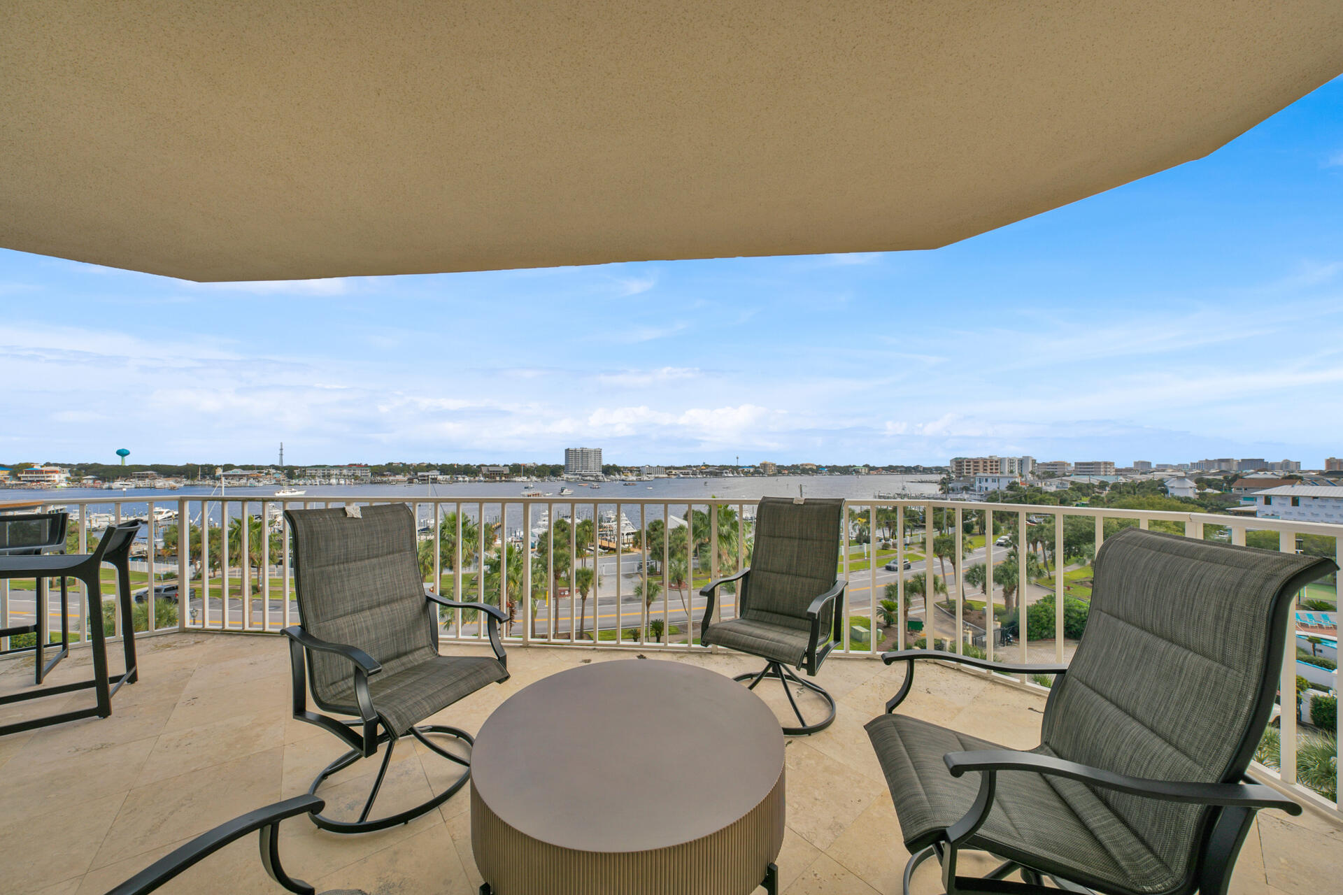 WATERVIEW TOWERS YACHT CLUB - Residential