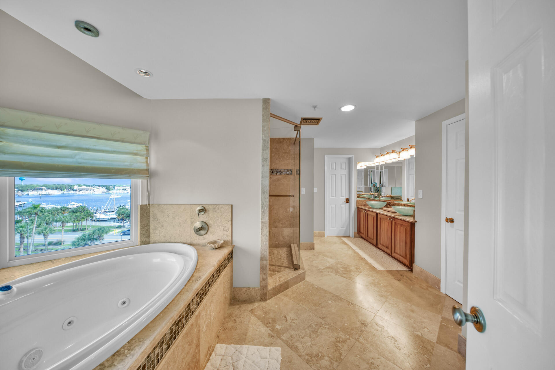 WATERVIEW TOWERS YACHT CLUB - Residential