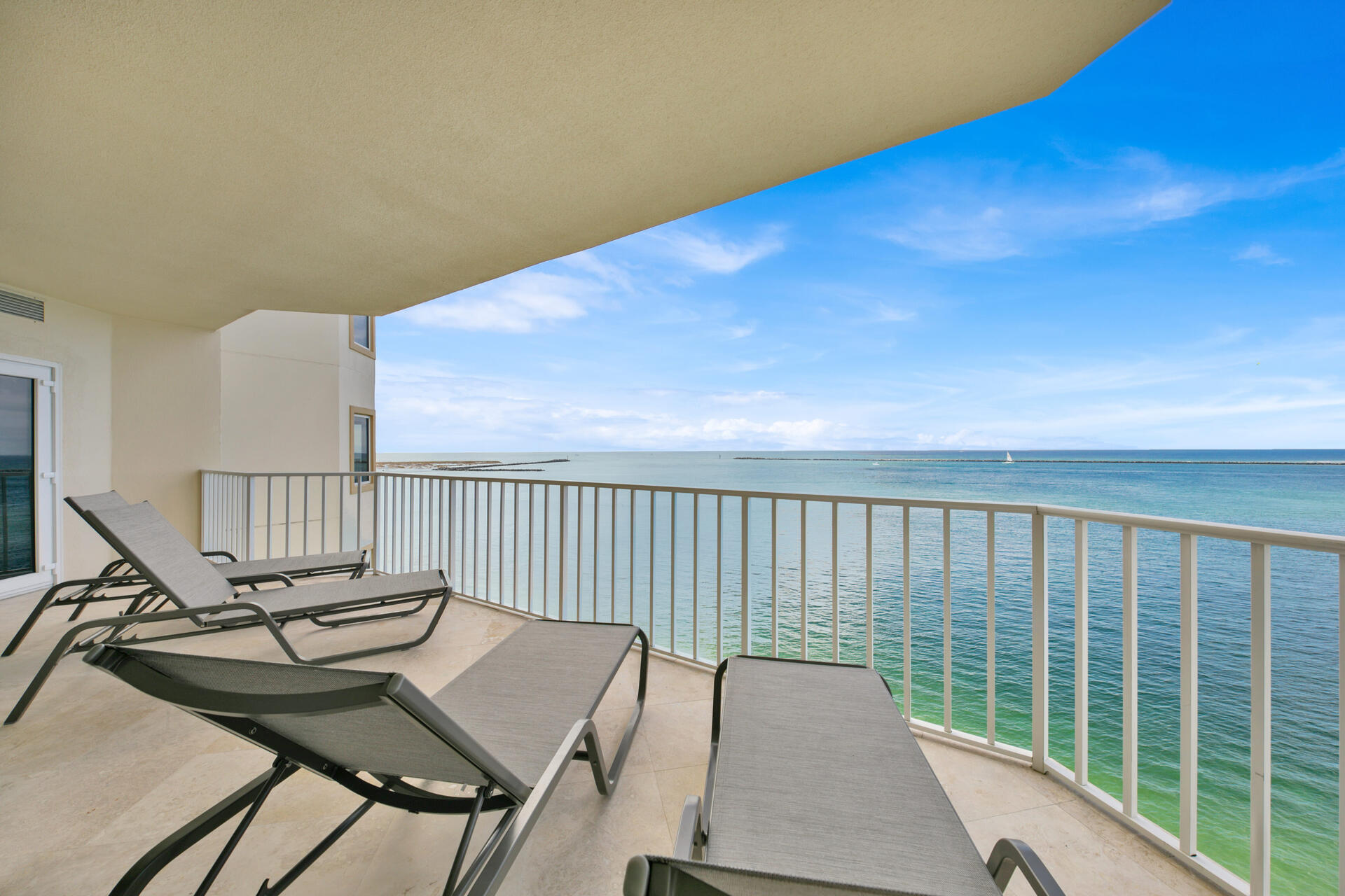WATERVIEW TOWERS YACHT CLUB - Residential