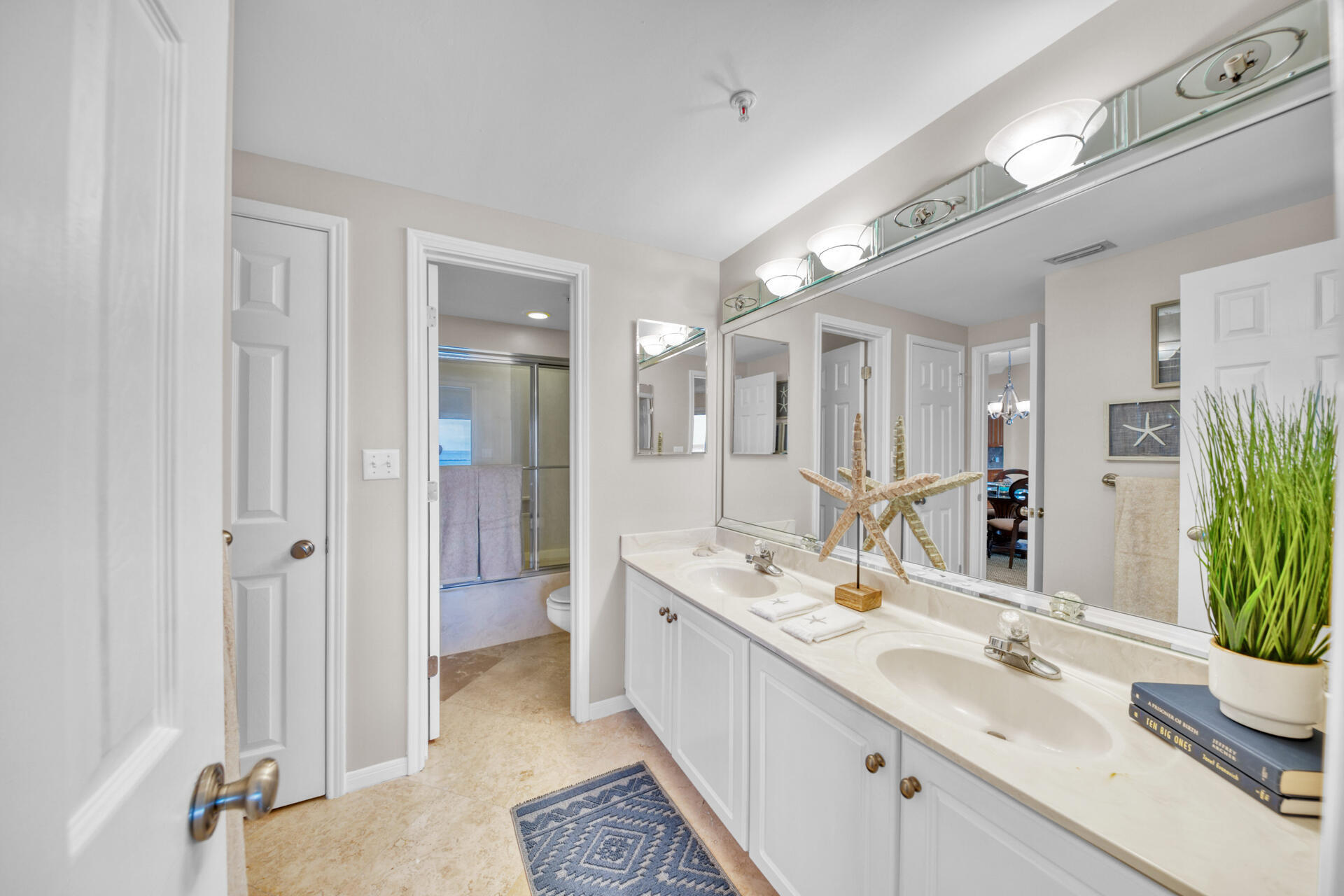 WATERVIEW TOWERS YACHT CLUB - Residential