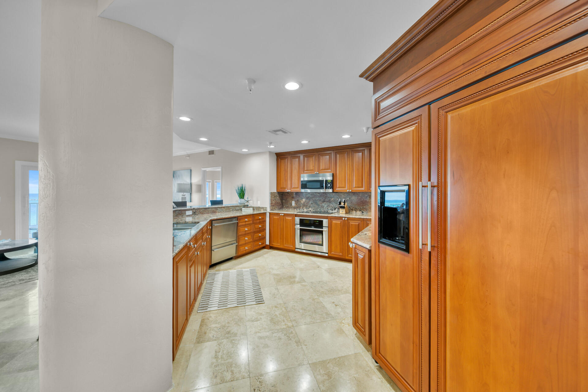 WATERVIEW TOWERS YACHT CLUB - Residential