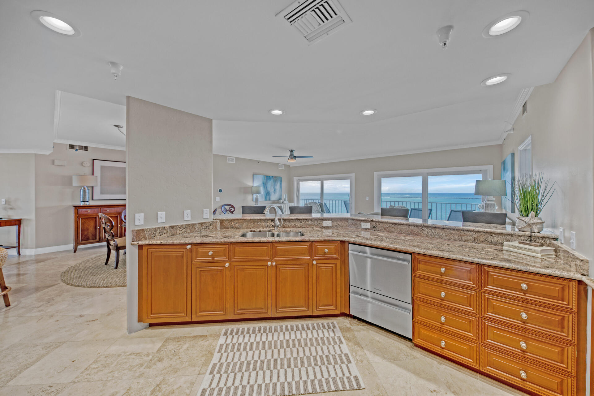 WATERVIEW TOWERS YACHT CLUB - Residential