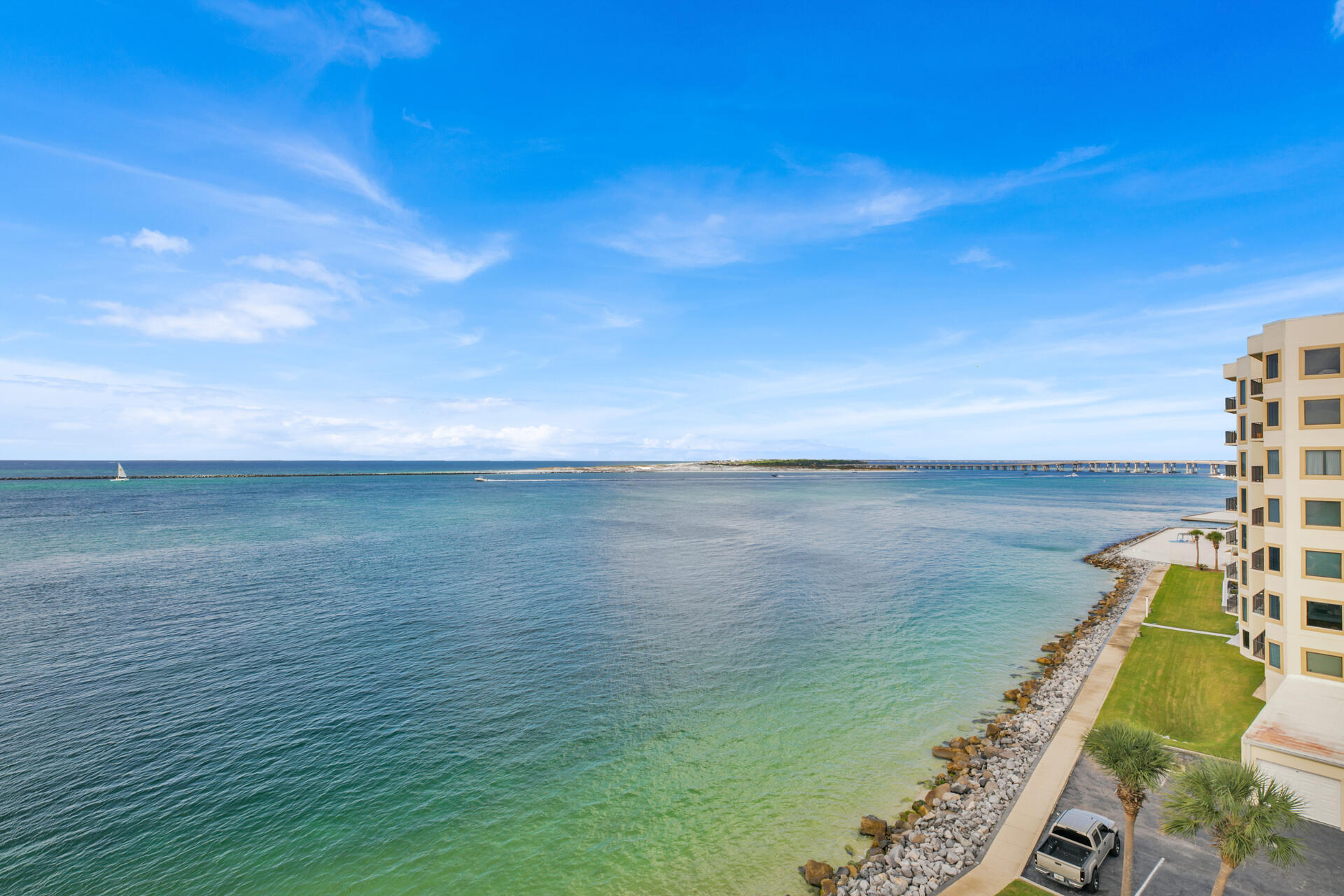 WATERVIEW TOWERS YACHT CLUB - Residential