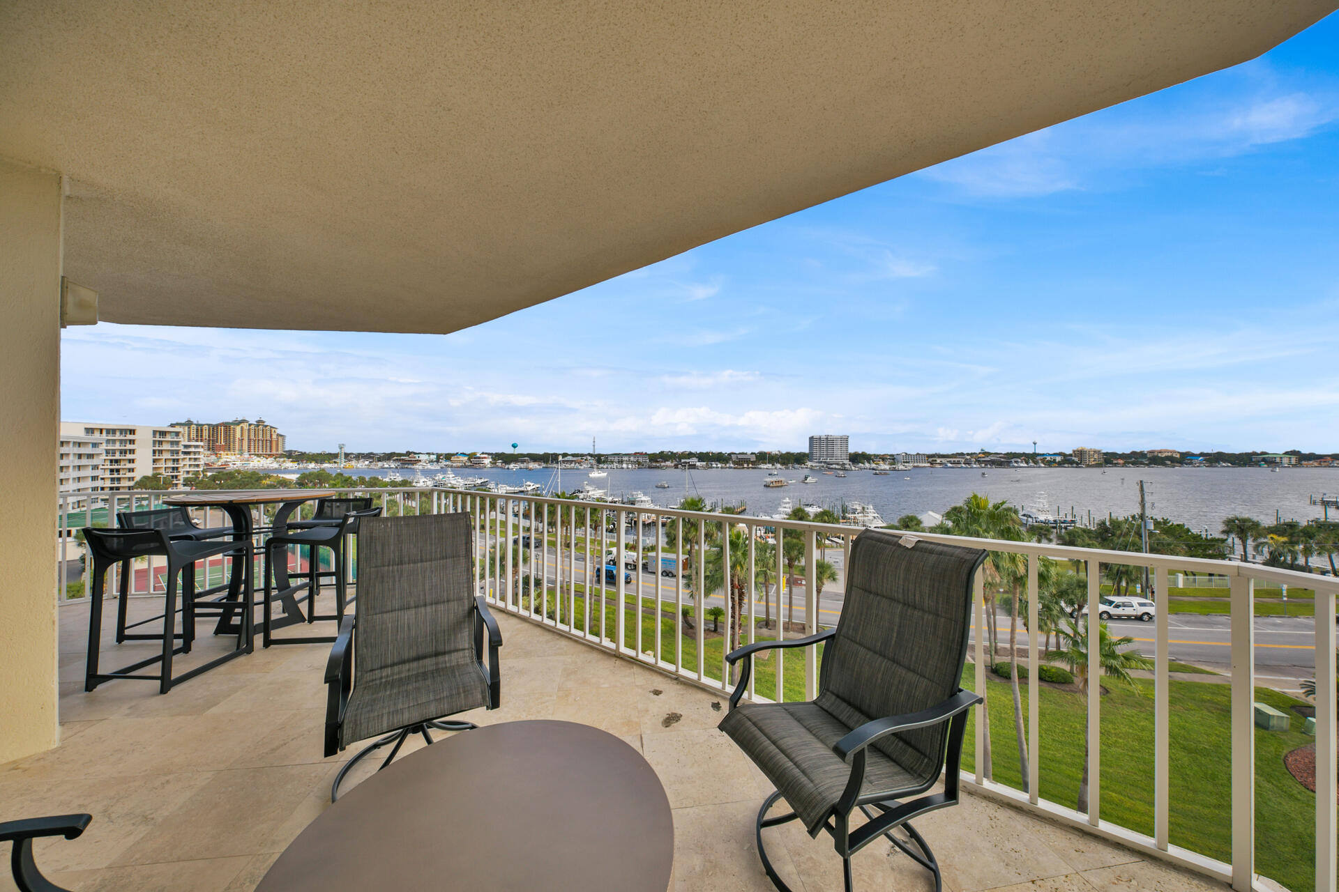 WATERVIEW TOWERS YACHT CLUB - Residential