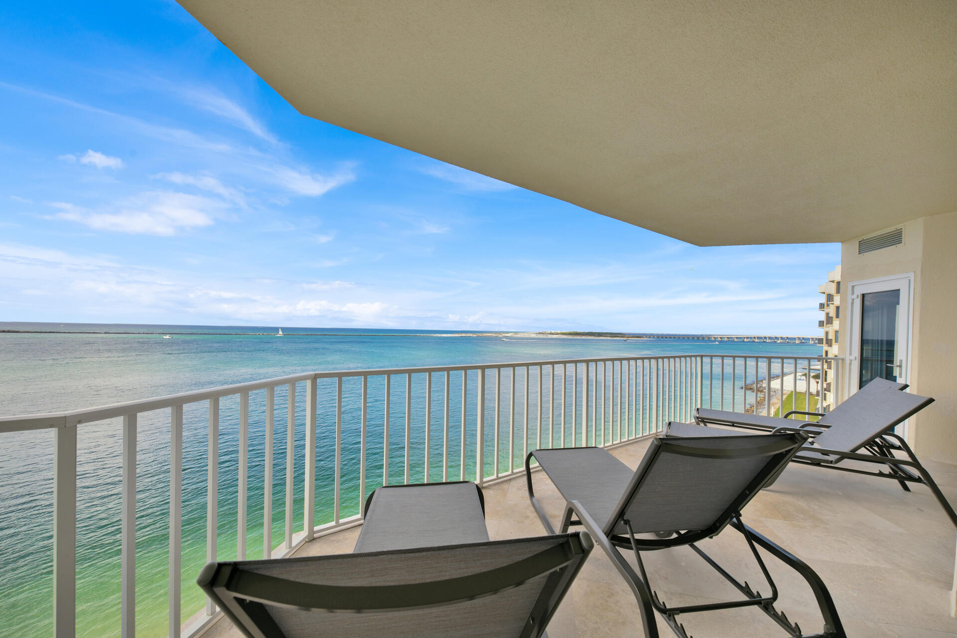 WATERVIEW TOWERS YACHT CLUB - Residential