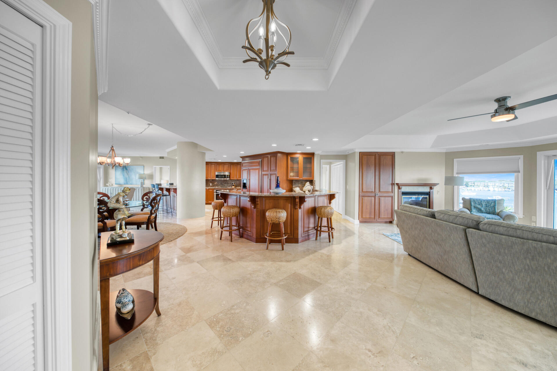 WATERVIEW TOWERS YACHT CLUB - Residential