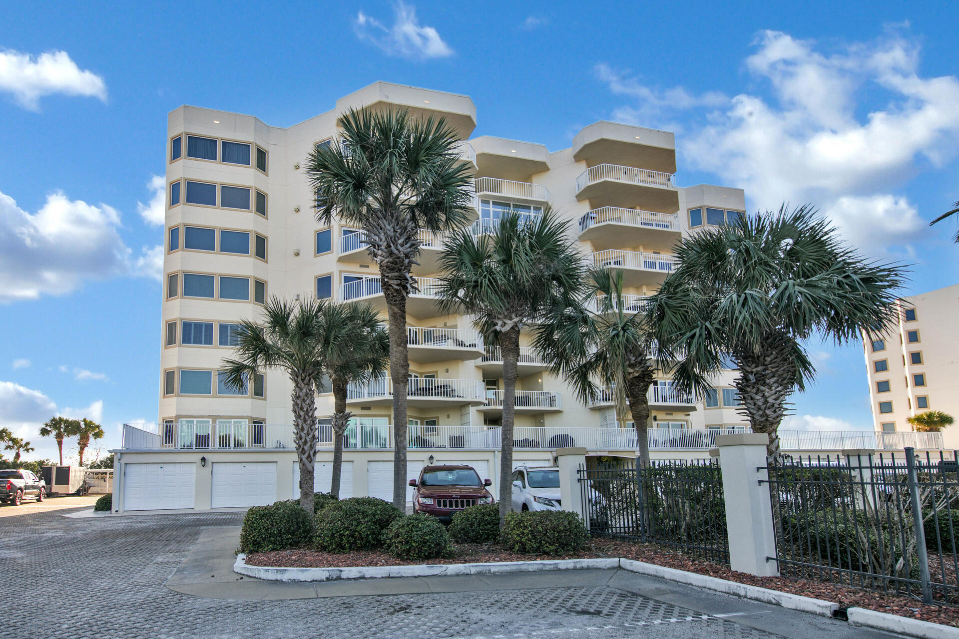 WATERVIEW TOWERS YACHT CLUB - Residential