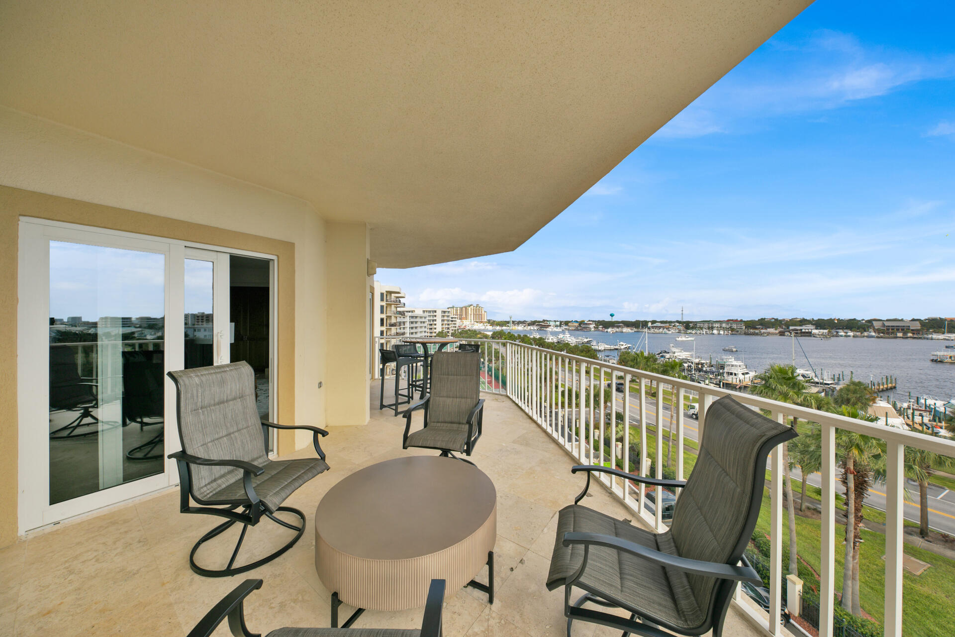 WATERVIEW TOWERS YACHT CLUB - Residential
