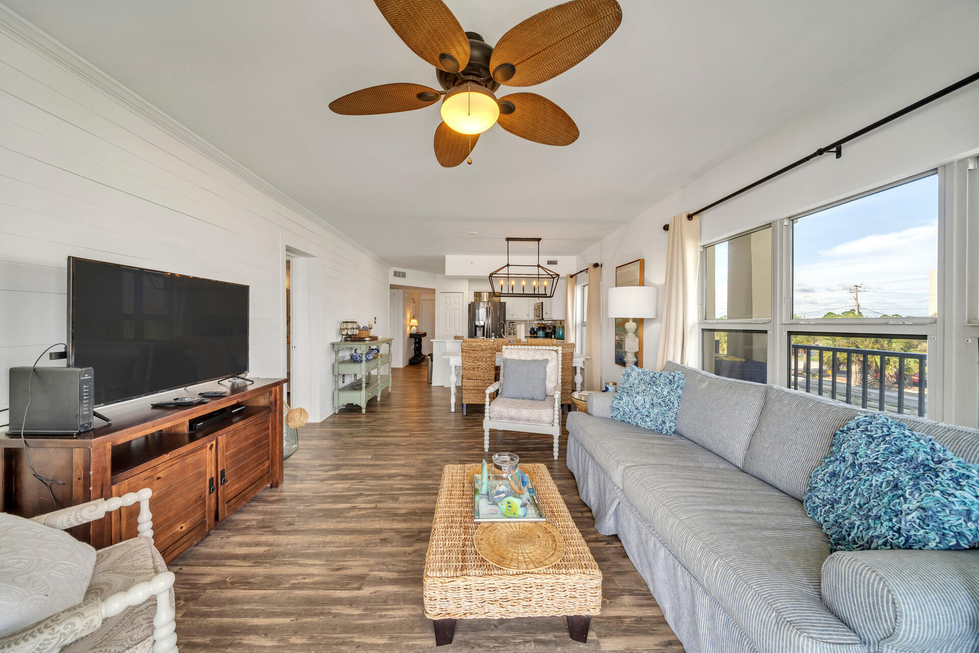 EMERALD TOWERS WEST CONDO - Residential