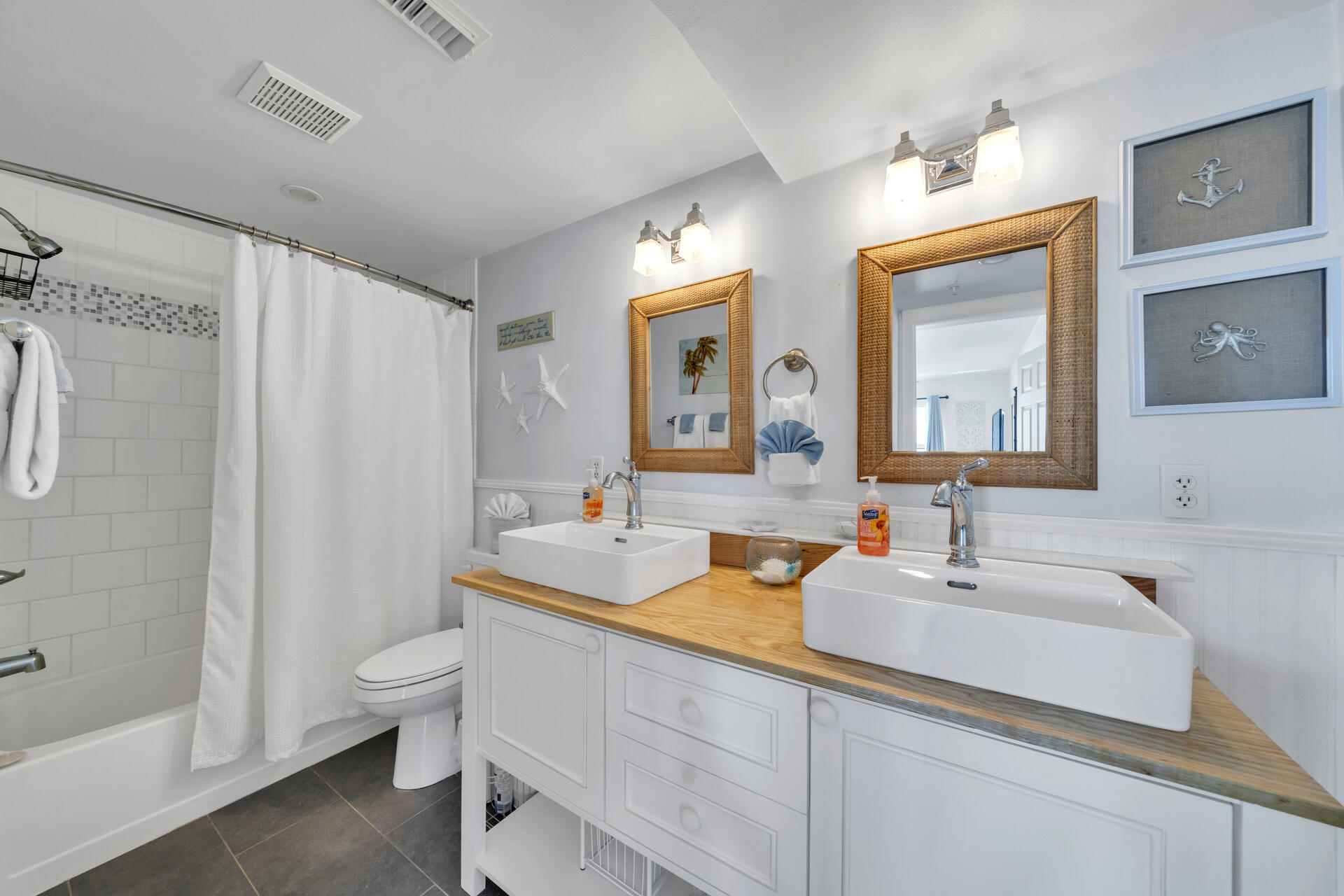 EMERALD TOWERS WEST CONDO - Residential
