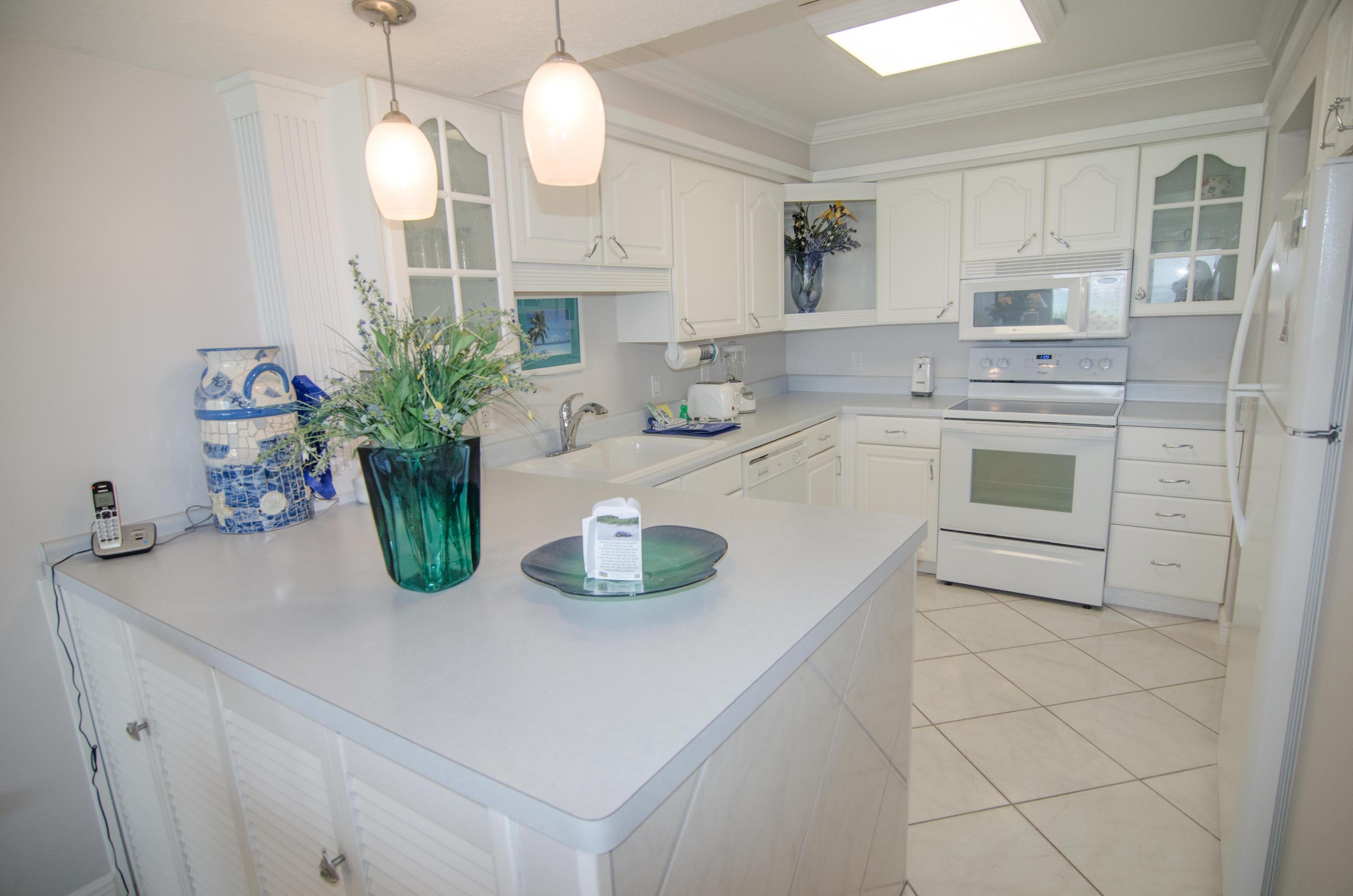 BEACH HOUSE CONDO PH 2 - Residential