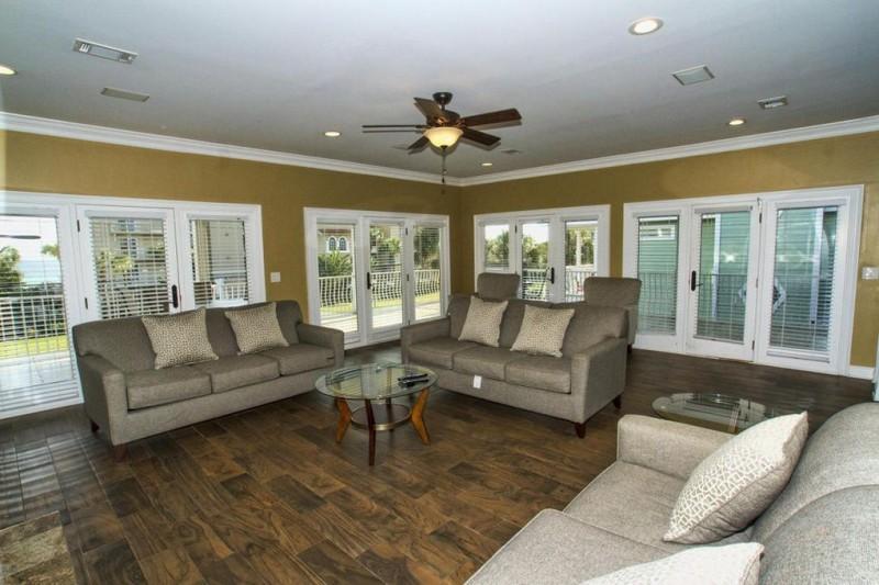 CRYSTAL BEACH - Residential
