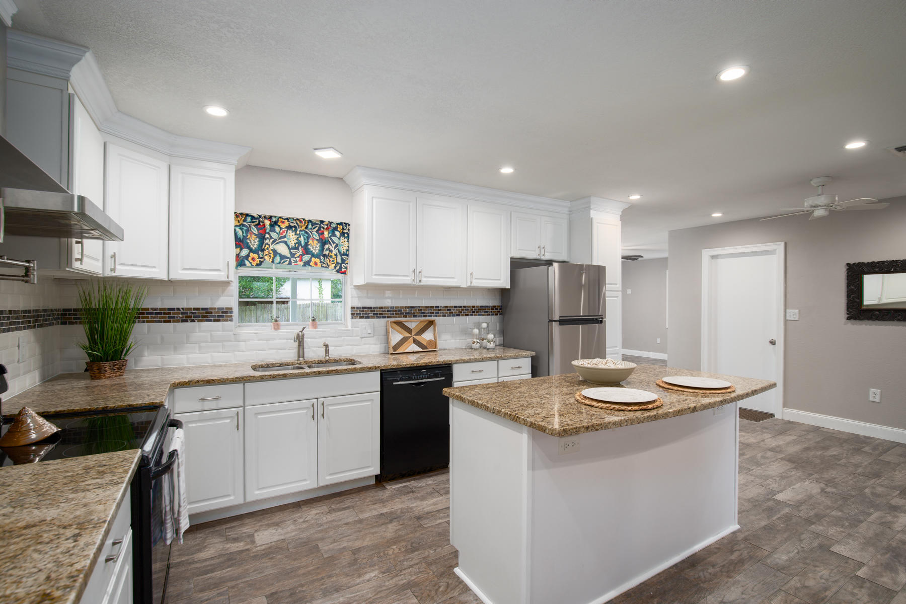 SEA HILLS 1ST - Residential