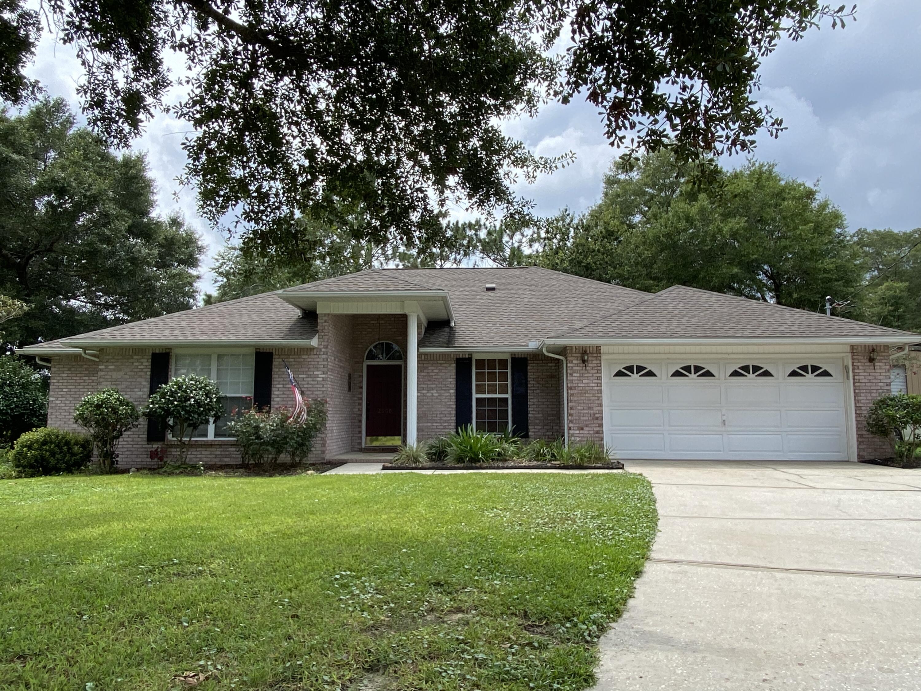 This home features 3 bedrooms plus an office that could easily be used as a 4th bedroom.  The home has a split bedroom floor plan and could work as 2 master bedrooms and with 2 large main bathrooms as well as an additional 1/2 bath. 16x12 exterior workshop, stainless steel appliances, a formal dining area and a breakfast nook with awesome sunsets. Located at the end of the cul-de-sac, this property has low traffic, great privacy
