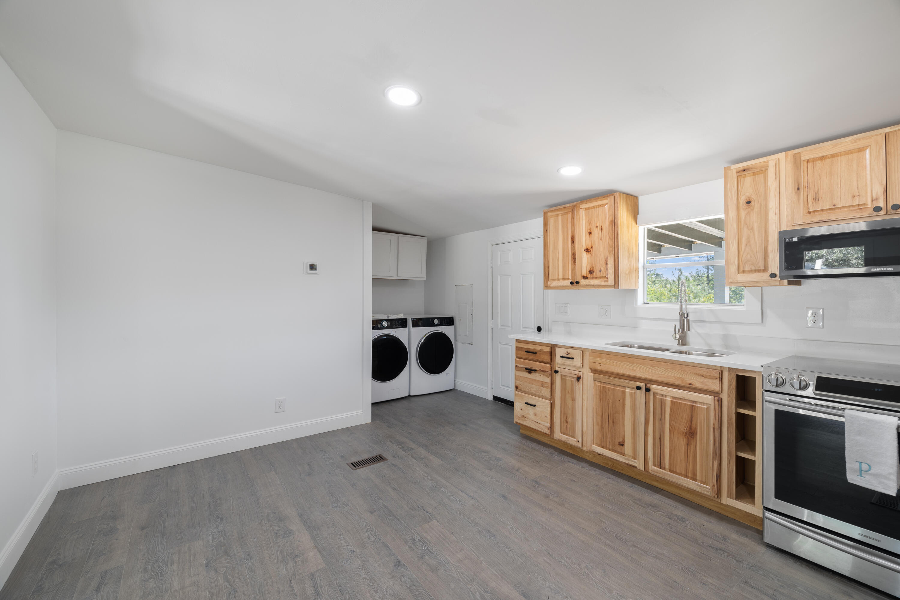 LOTS 138 BLK N JUNIPER LAKE EST UNIT 6 OF OAKWOOD HILLS PB 5-5 OR 3232-753 - Residential