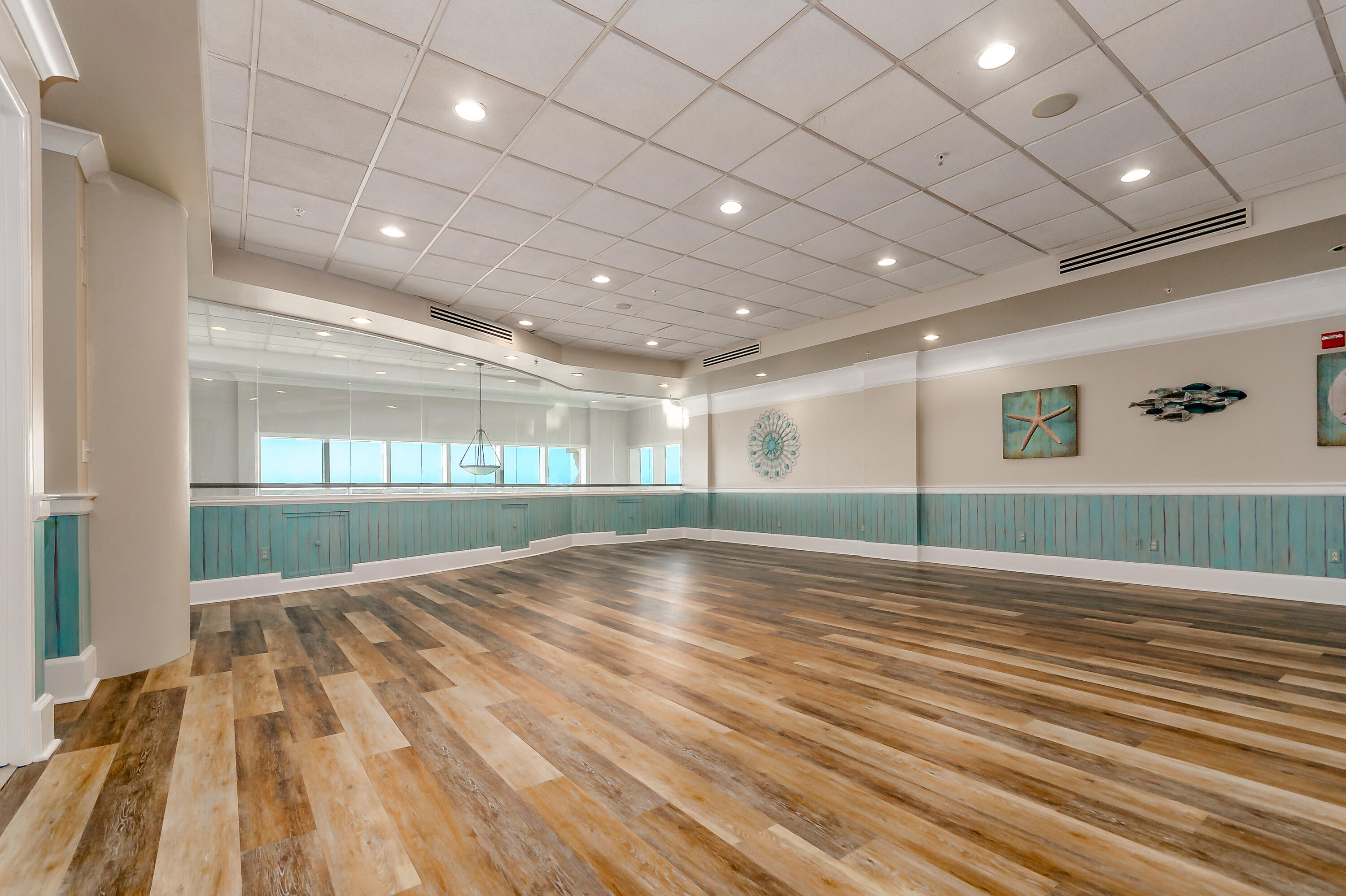 SUMMERCHASE CONDO

Inn at Crystal Beach - Residential