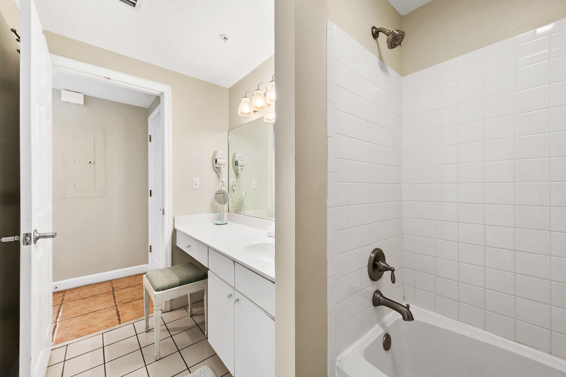 SUMMERCHASE CONDO

Inn at Crystal Beach - Residential