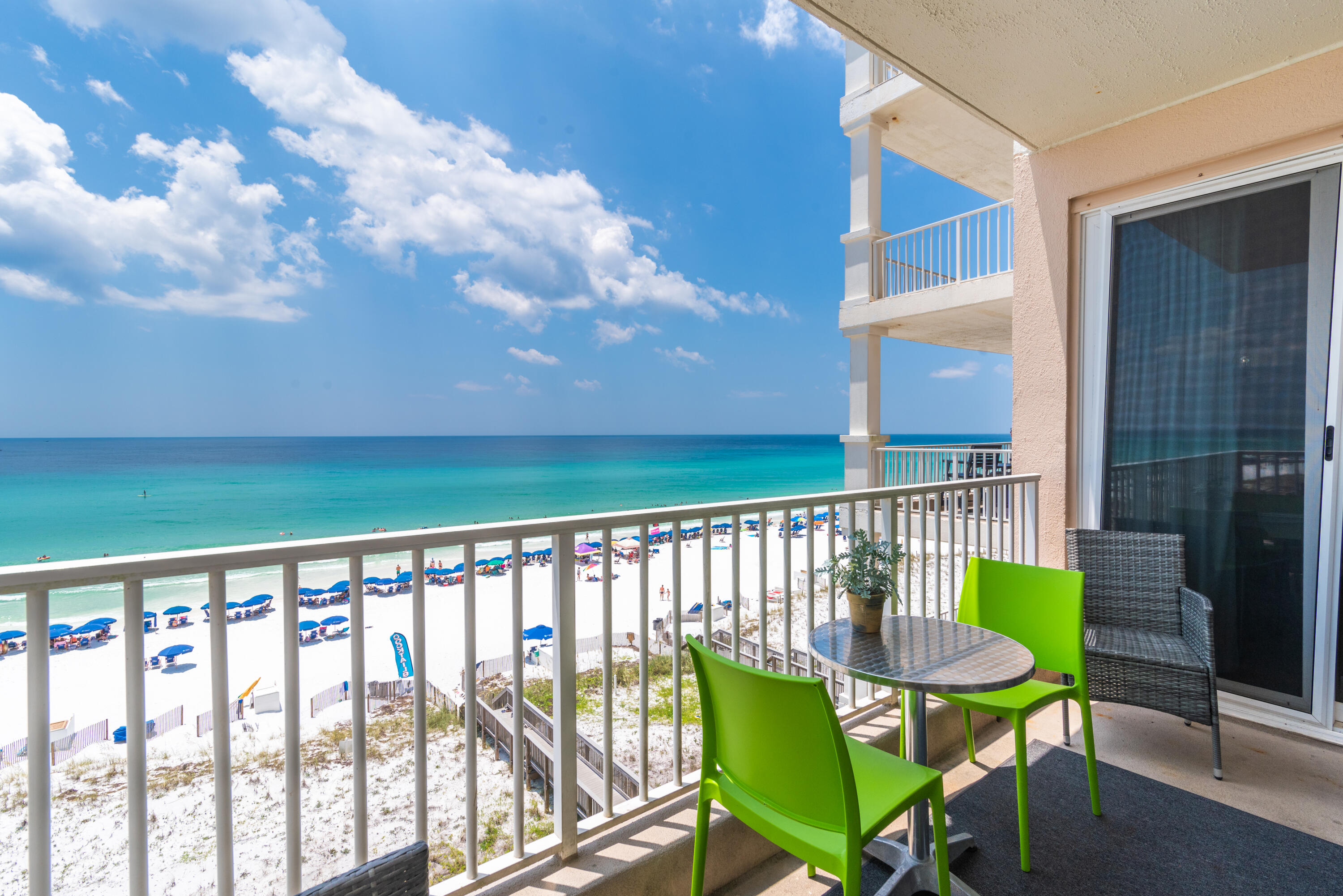 SUMMERCHASE CONDO

Inn at Crystal Beach - Residential