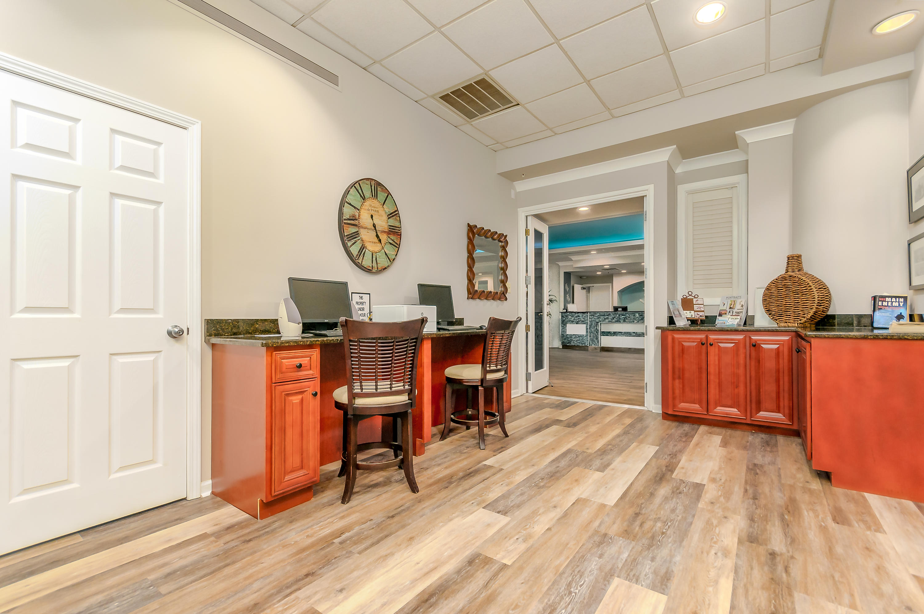 SUMMERCHASE CONDO

Inn at Crystal Beach - Residential