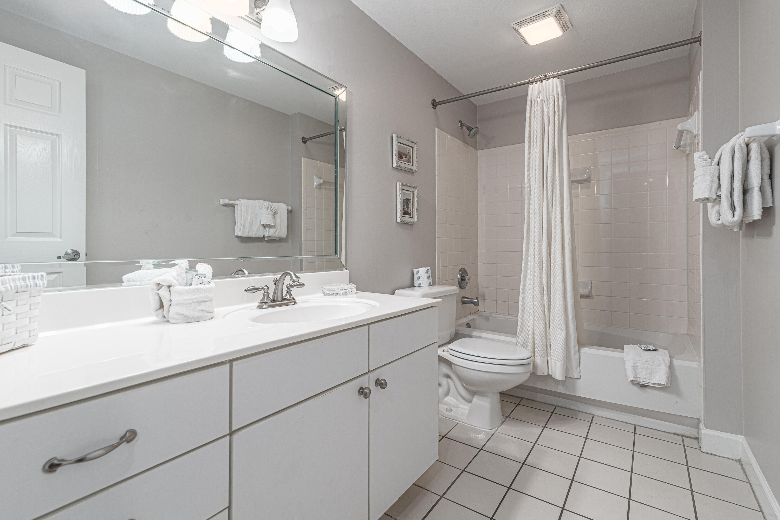 SUMMERCHASE CONDO

Inn at Crystal Beach - Residential