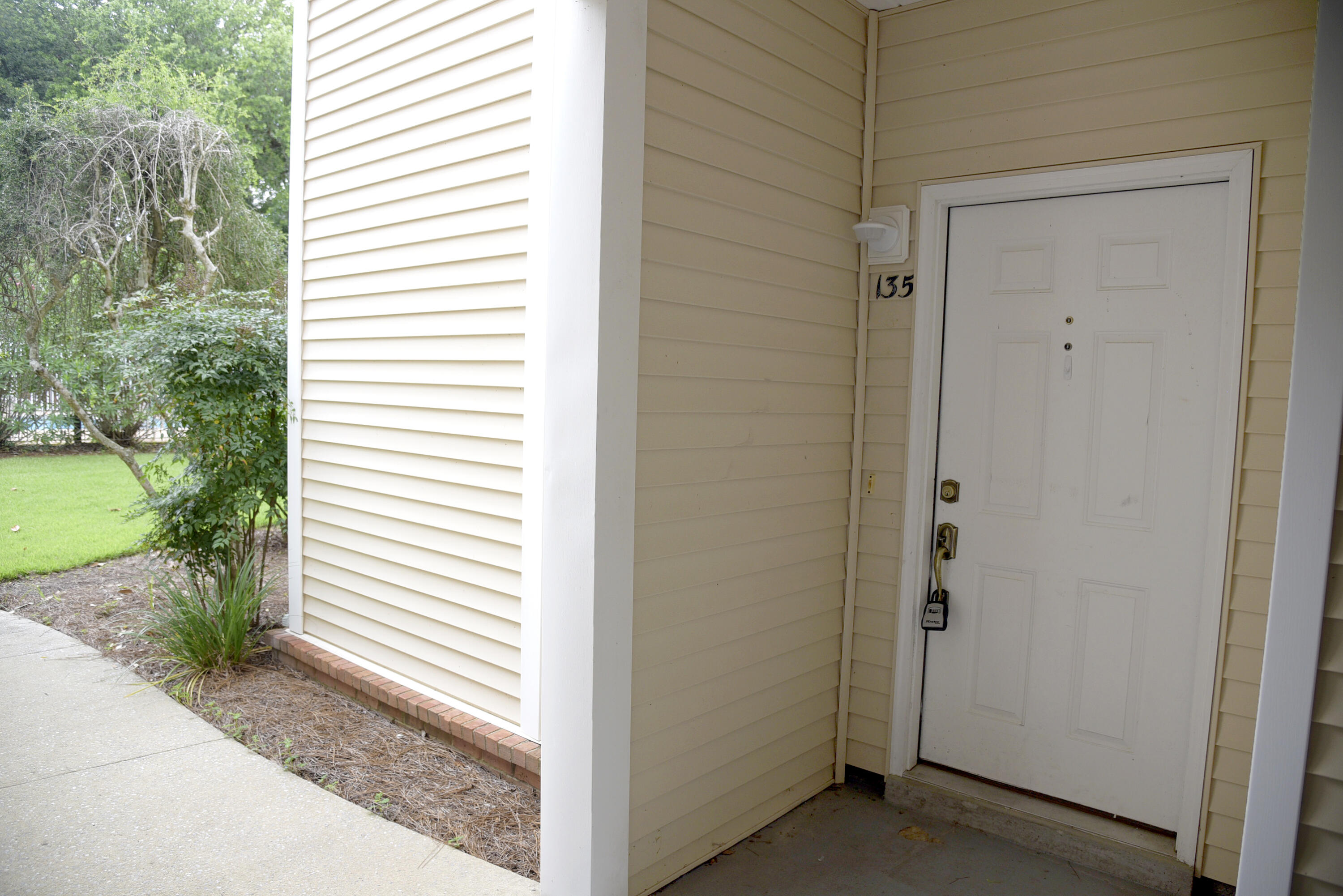 THE OAKS AT NICEVILLE - Residential Lease