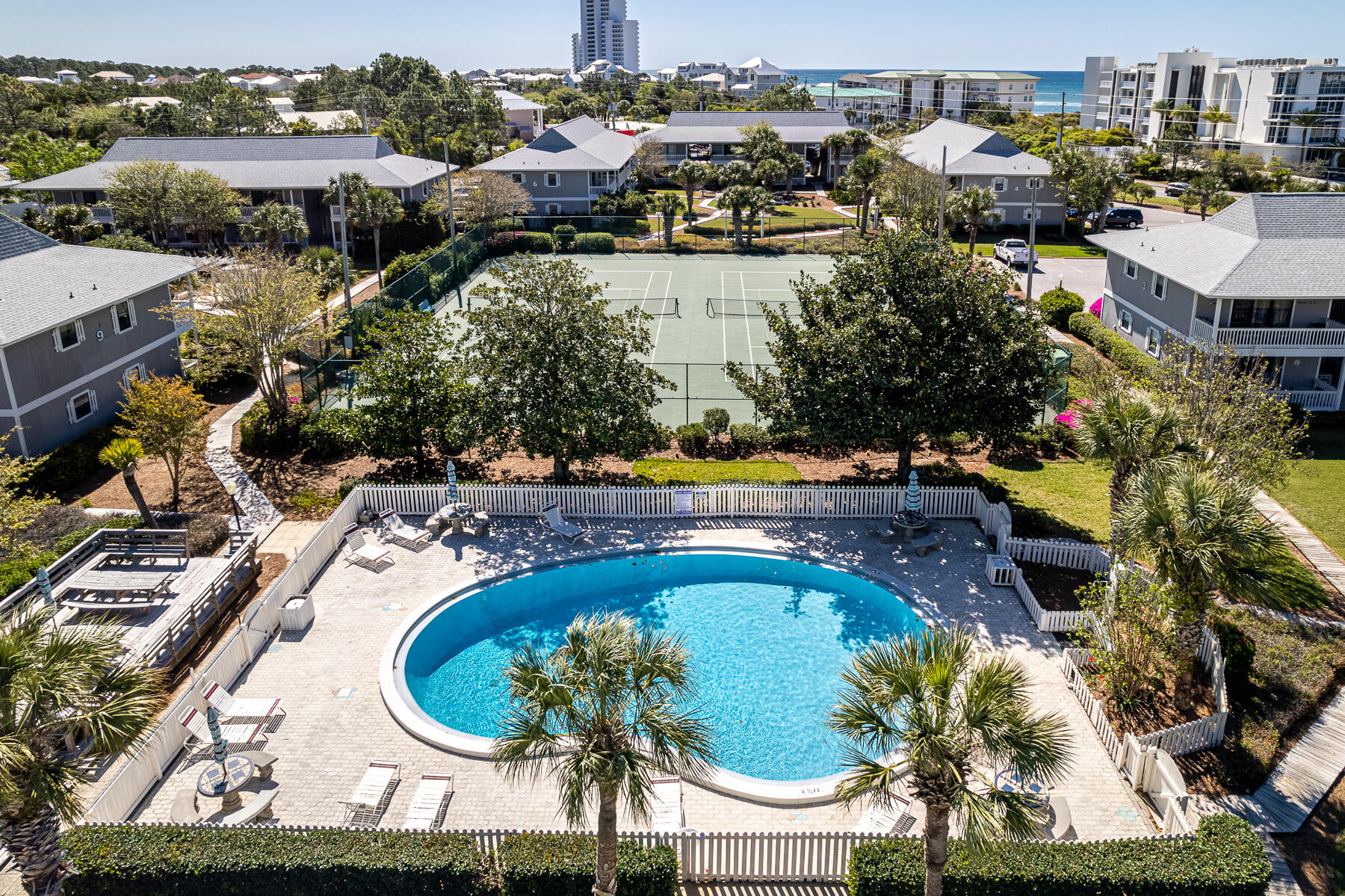 BEACHWOOD VILLAS CONDO PH 2 - Residential