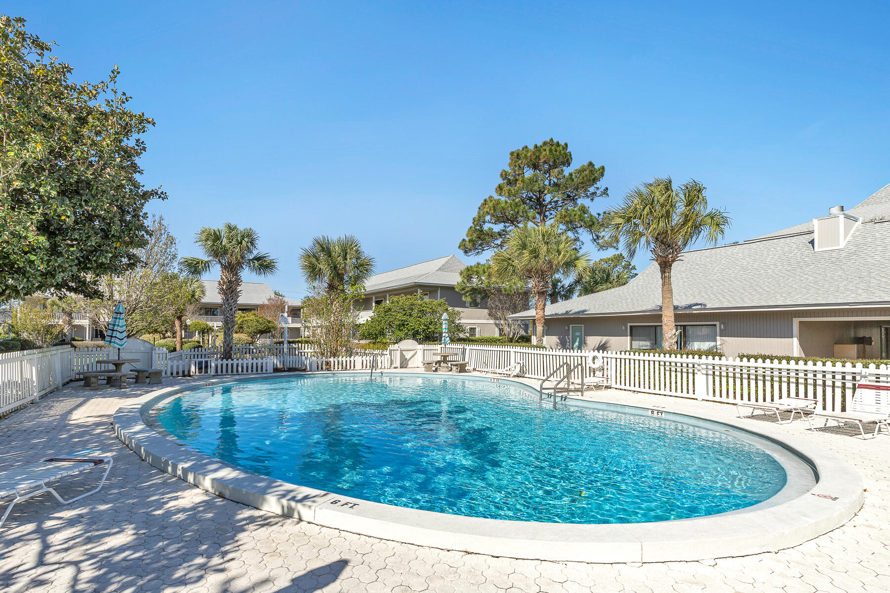 BEACHWOOD VILLAS CONDO PH 2 - Residential